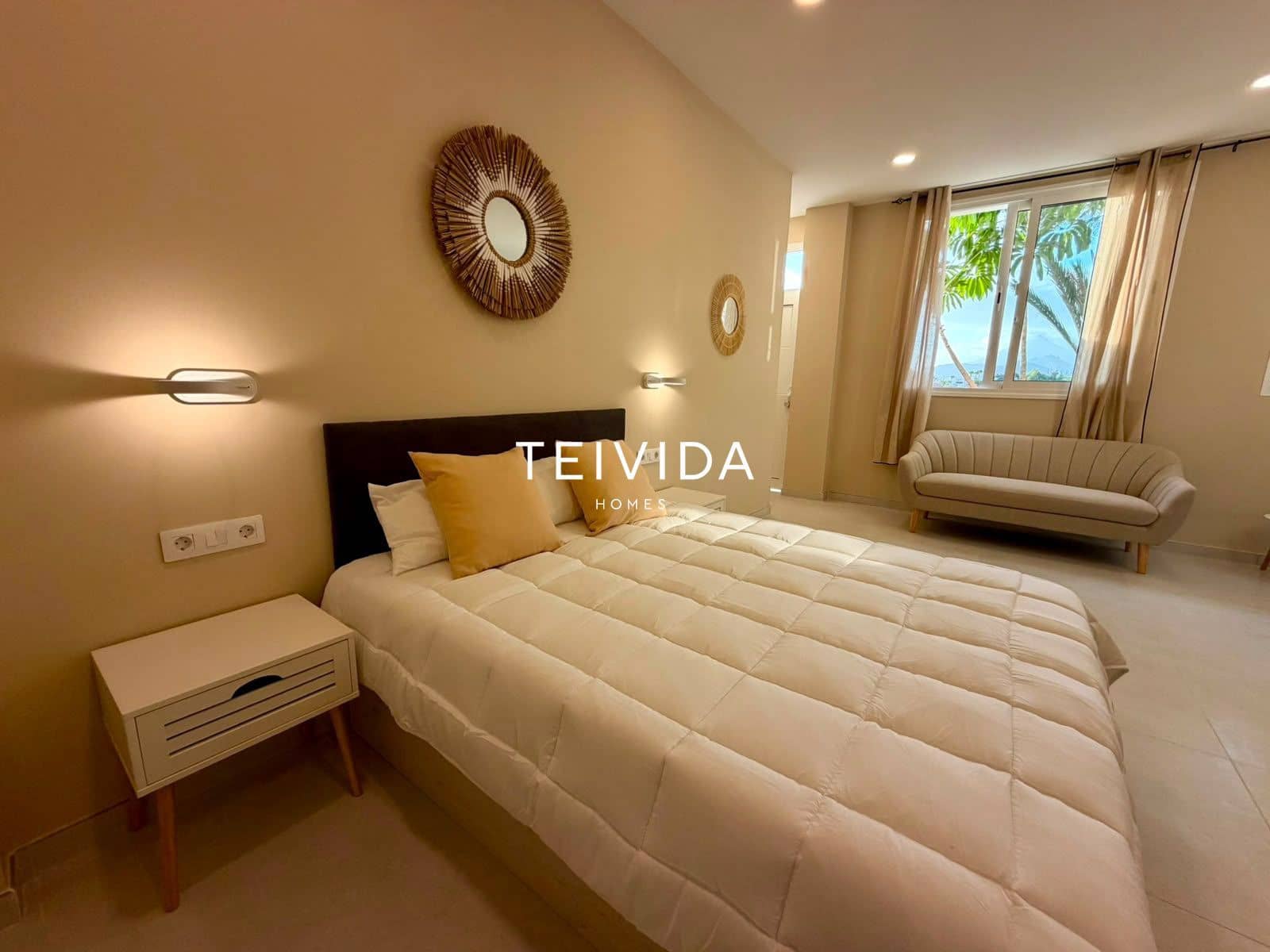 Flat for sale in Costa del Silencio with pool - € 189,000 (Ref: 10158693)