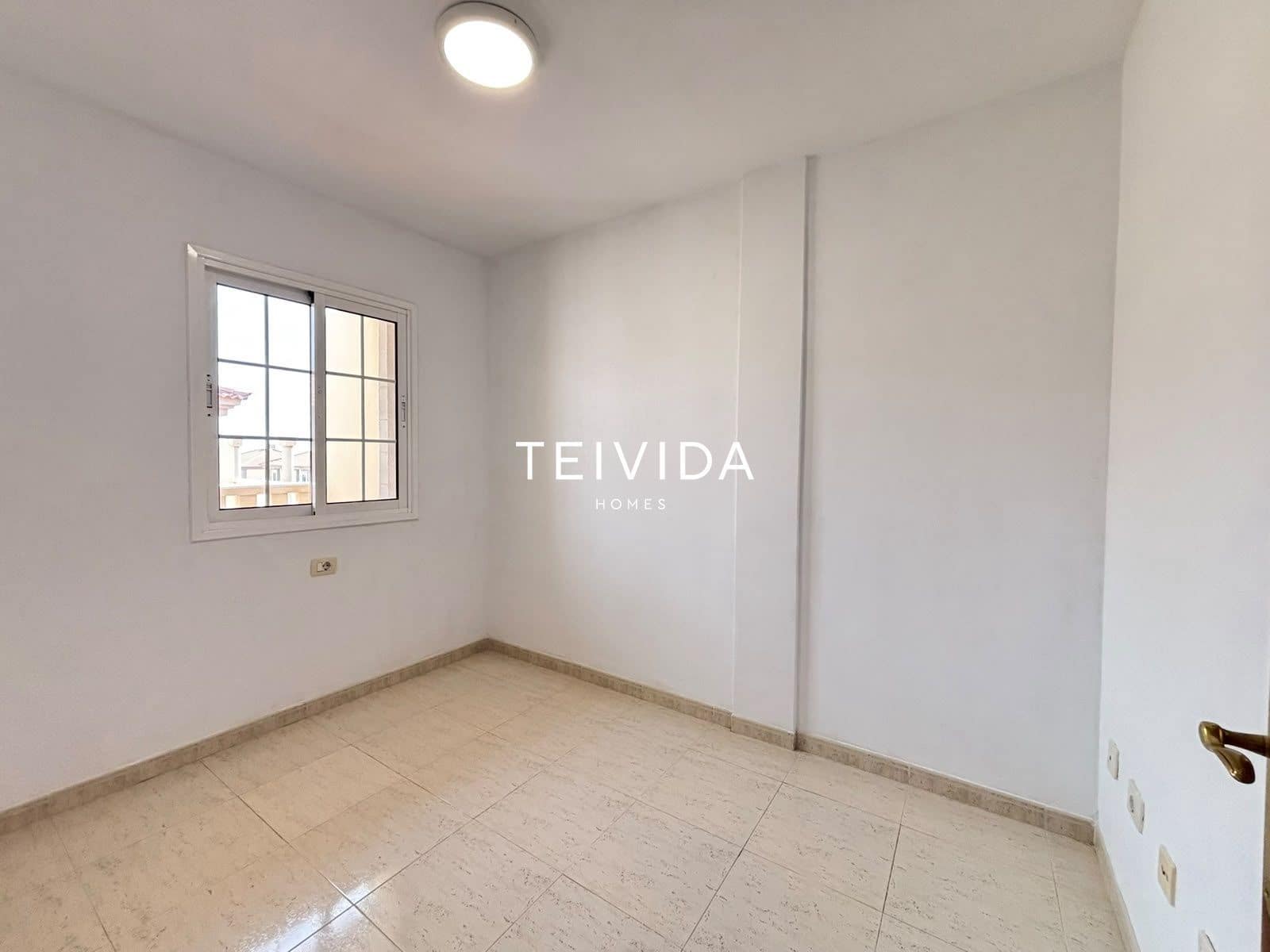 3 bedroom Townhouse for sale in El Medano with pool garage - € 495,000 (Ref: 10165419)