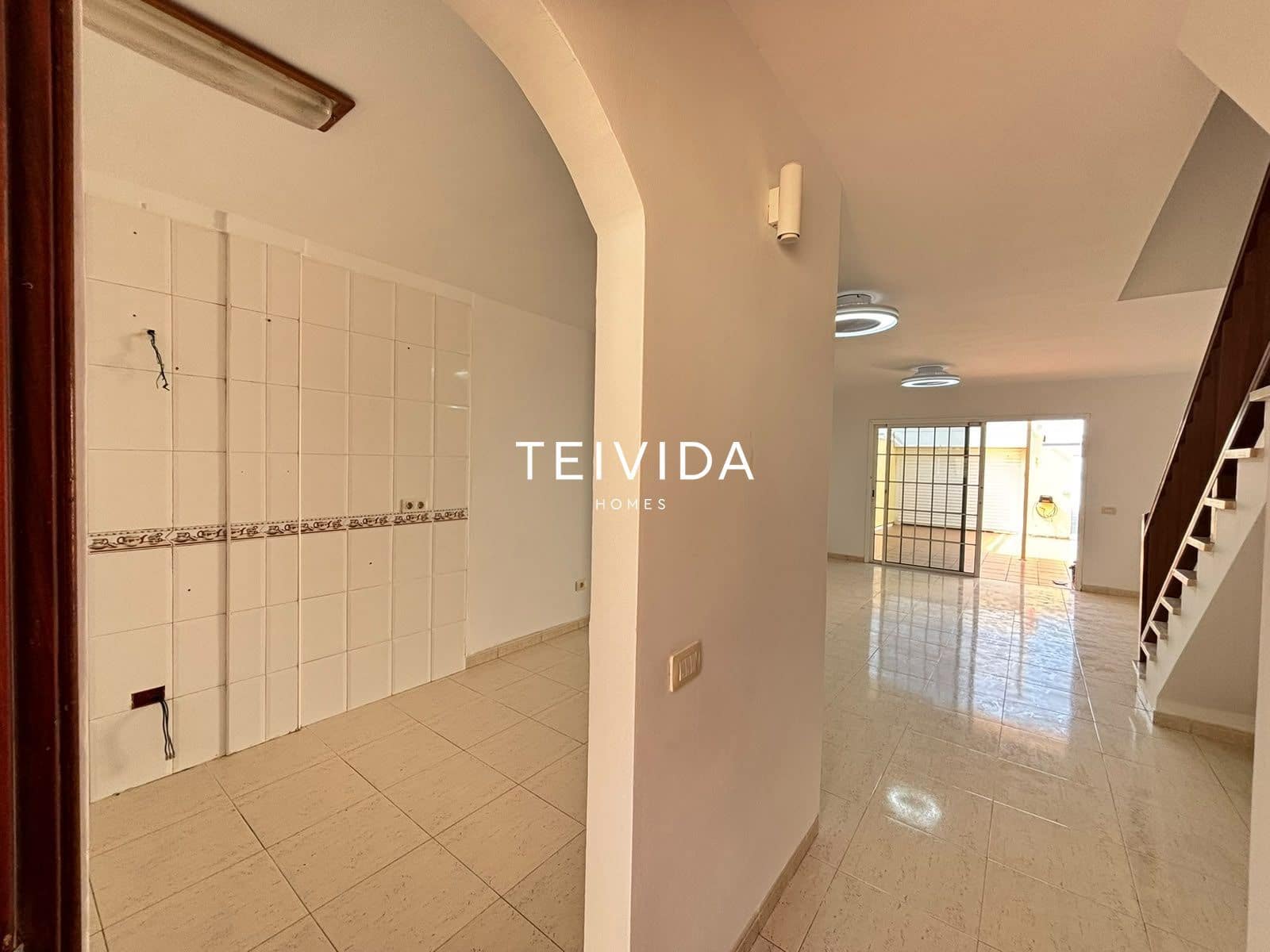 3 bedroom Townhouse for sale in El Medano with pool garage - € 495,000 (Ref: 10165419)