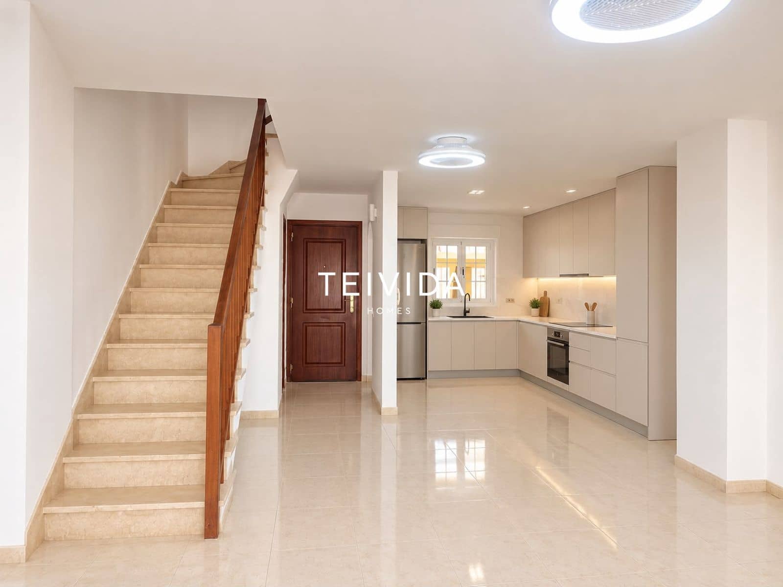 3 bedroom Townhouse for sale in El Medano with pool garage - € 495,000 (Ref: 10165419)