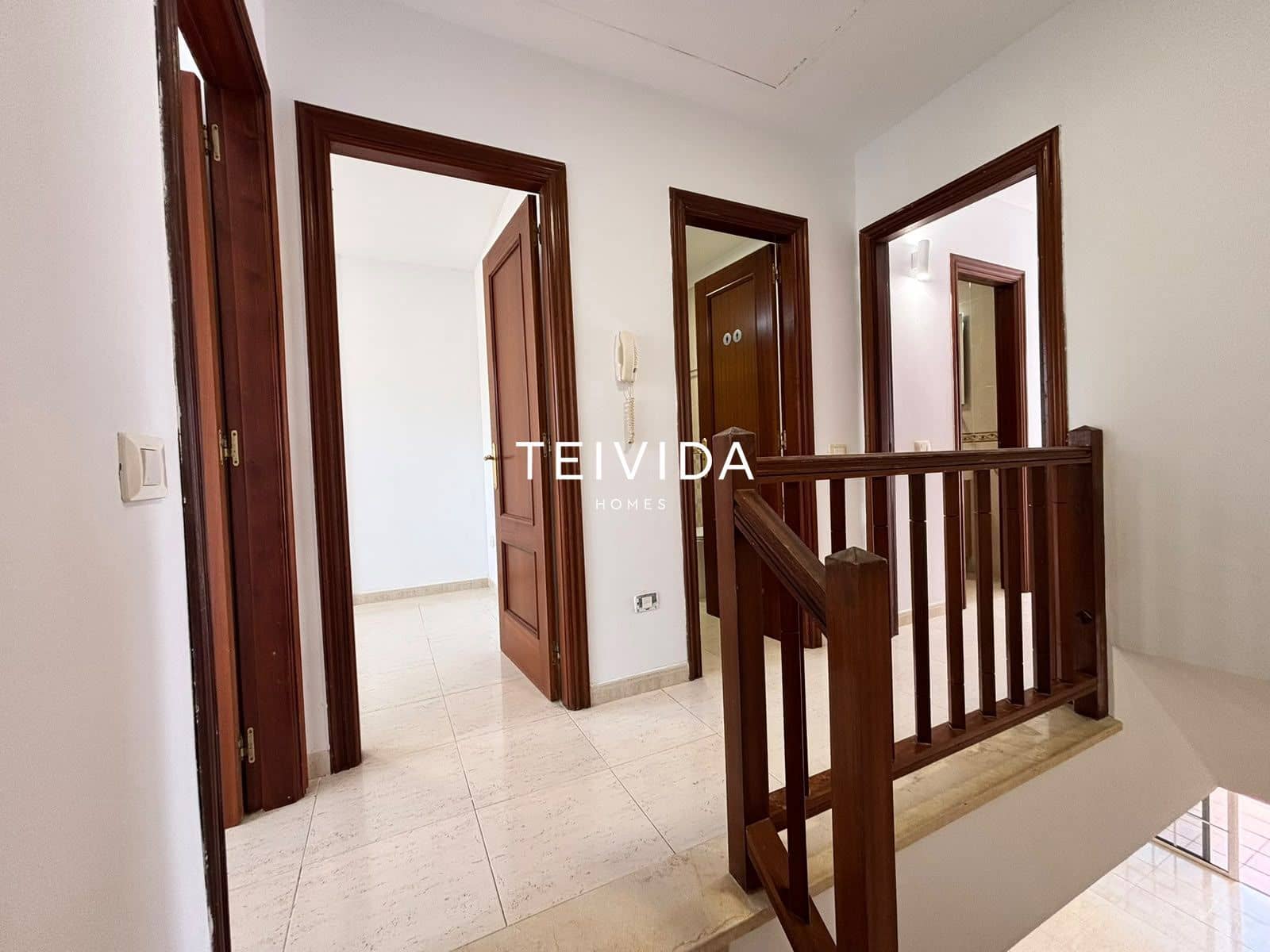 3 bedroom Townhouse for sale in El Medano with pool garage - € 495,000 (Ref: 10165419)