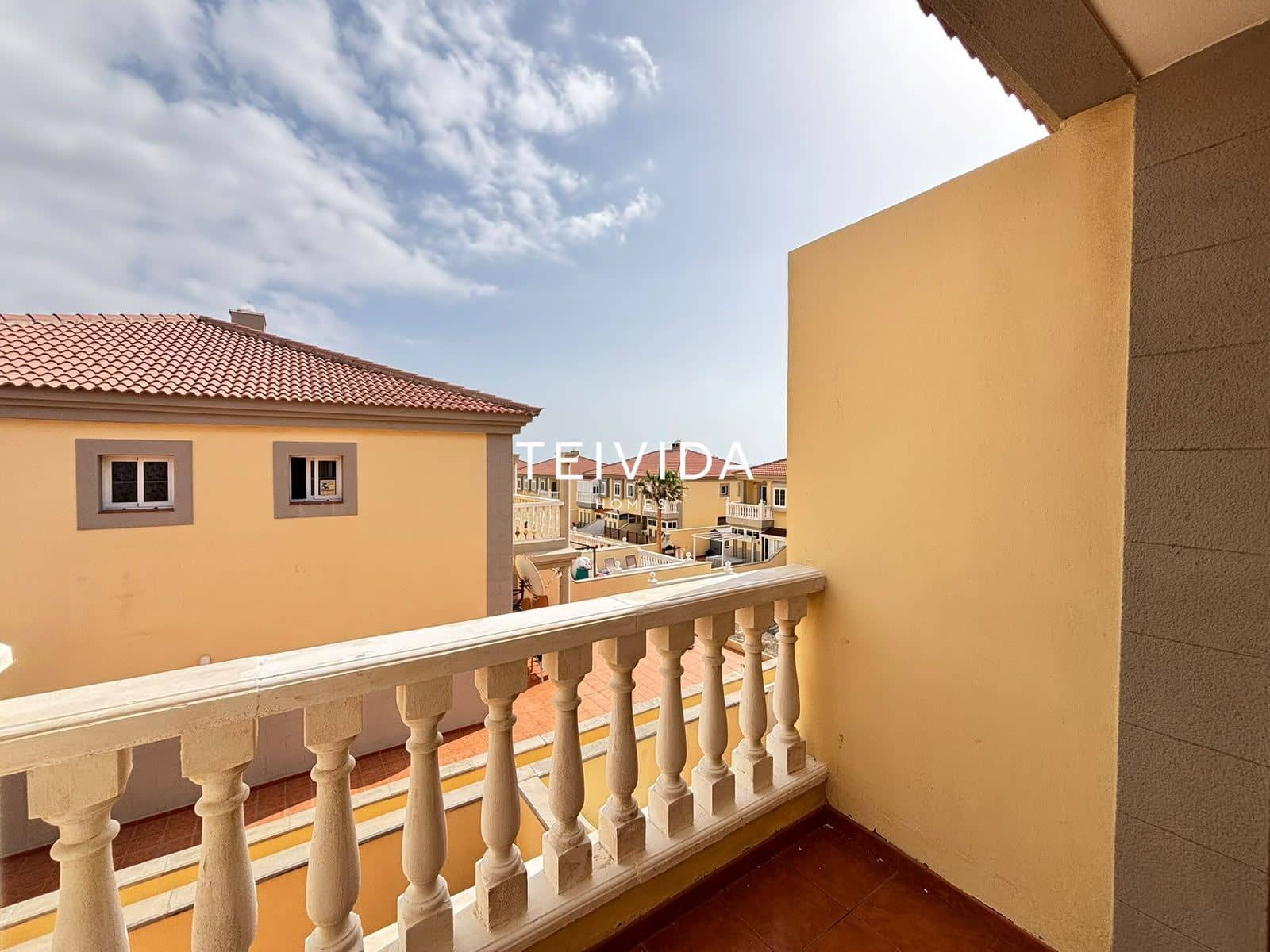 3 bedroom Townhouse for sale in El Medano with pool garage - € 495,000 (Ref: 10165419)