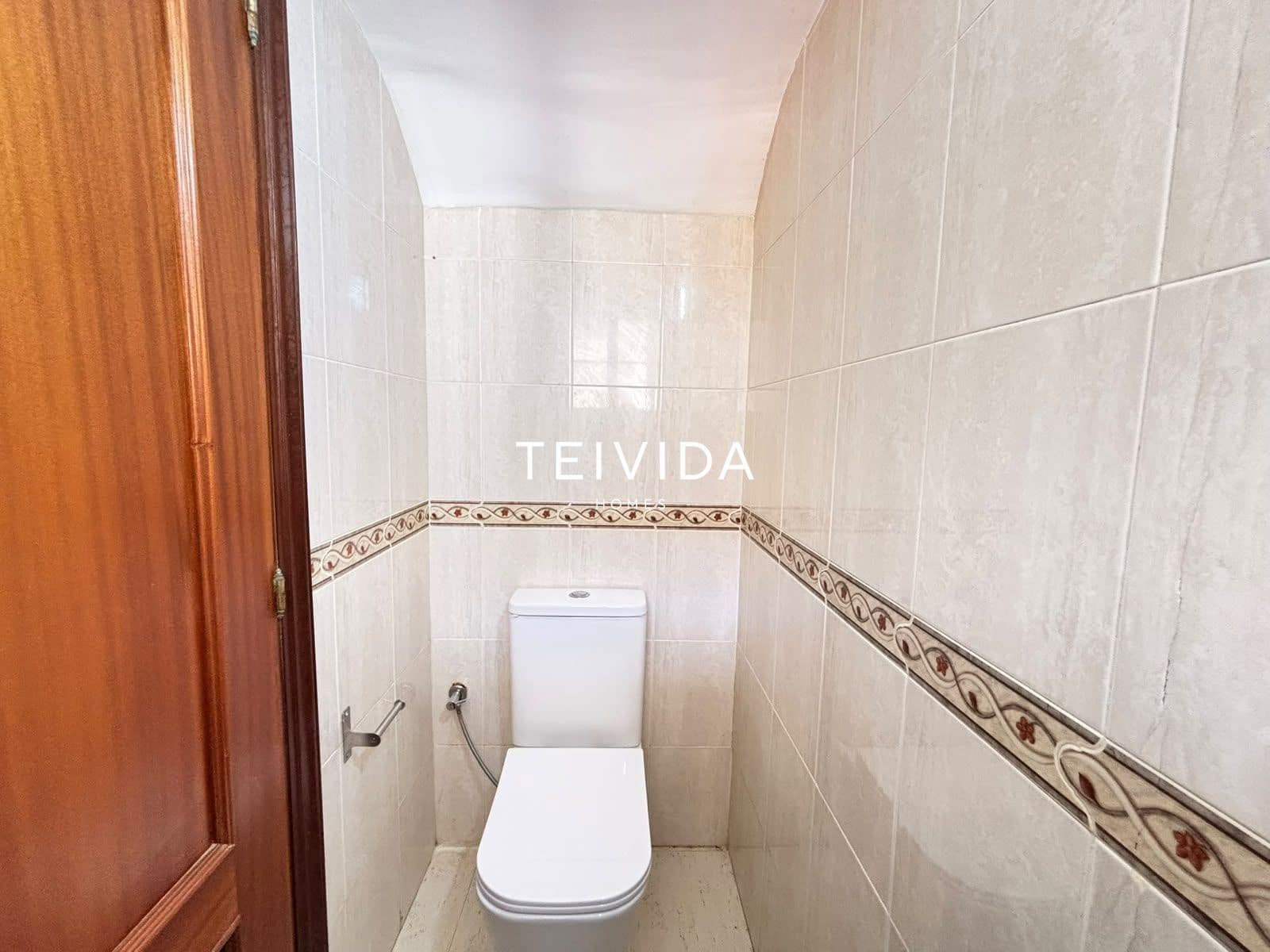 3 bedroom Townhouse for sale in El Medano with pool garage - € 495,000 (Ref: 10165419)