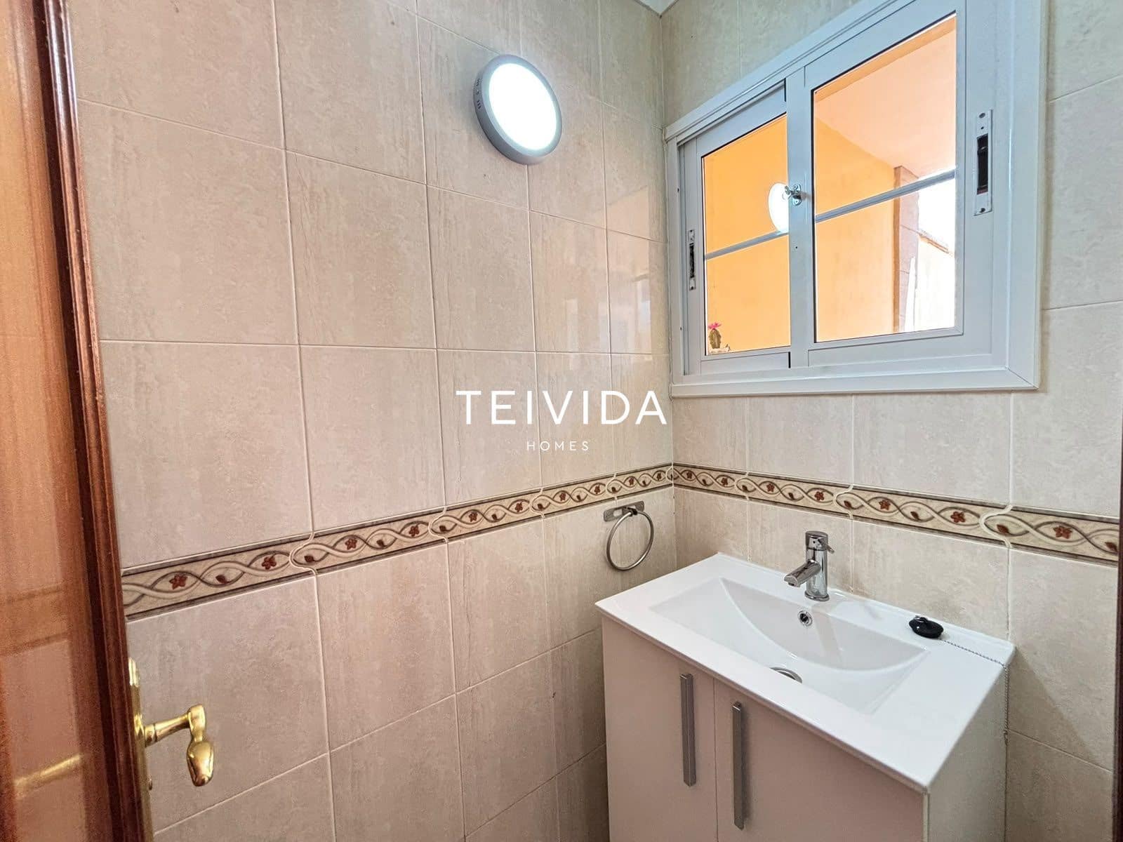 3 bedroom Townhouse for sale in El Medano with pool garage - € 495,000 (Ref: 10165419)