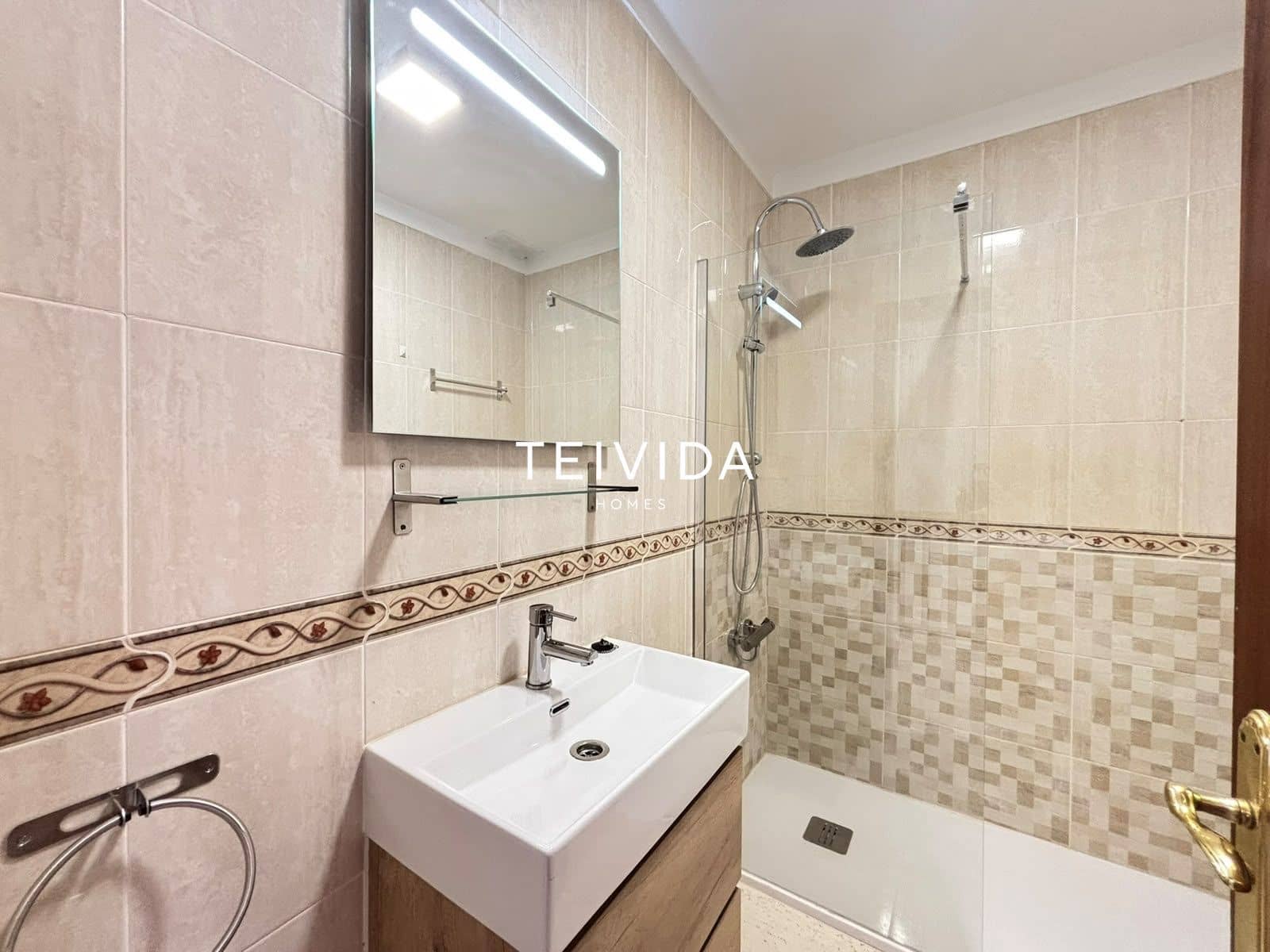 3 bedroom Townhouse for sale in El Medano with pool garage - € 495,000 (Ref: 10165419)