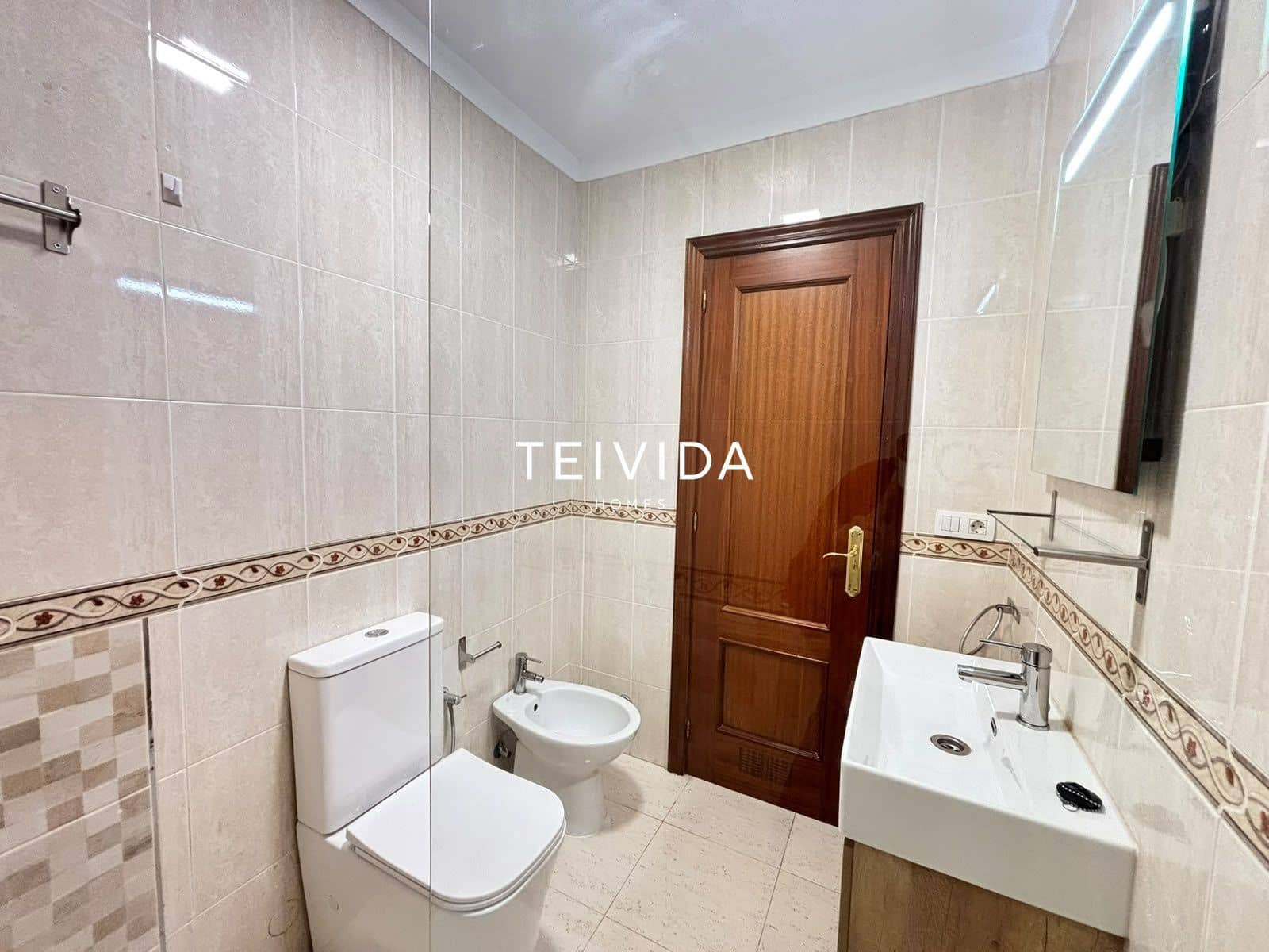 3 bedroom Townhouse for sale in El Medano with pool garage - € 495,000 (Ref: 10165419)