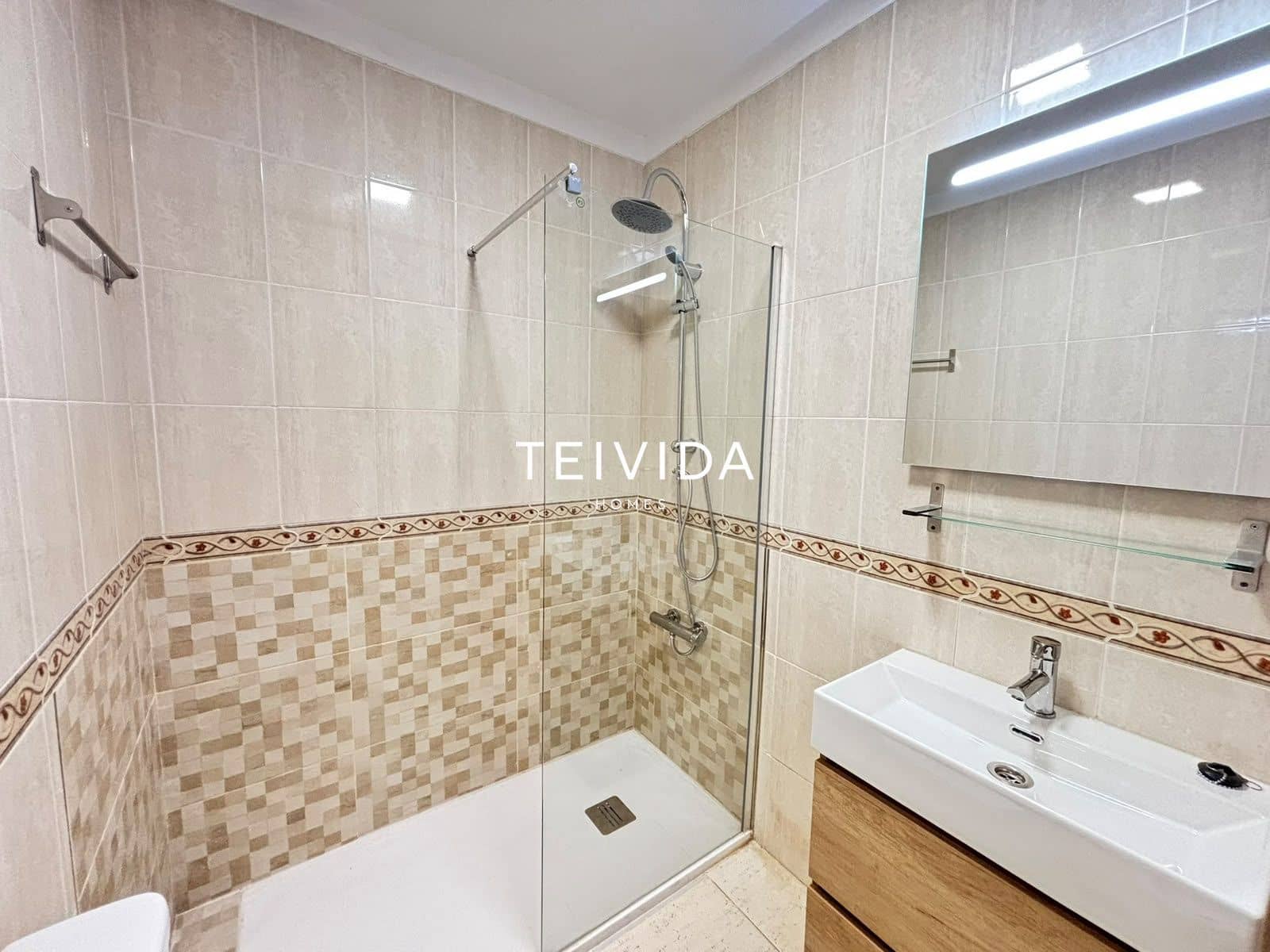 3 bedroom Townhouse for sale in El Medano with pool garage - € 495,000 (Ref: 10165419)