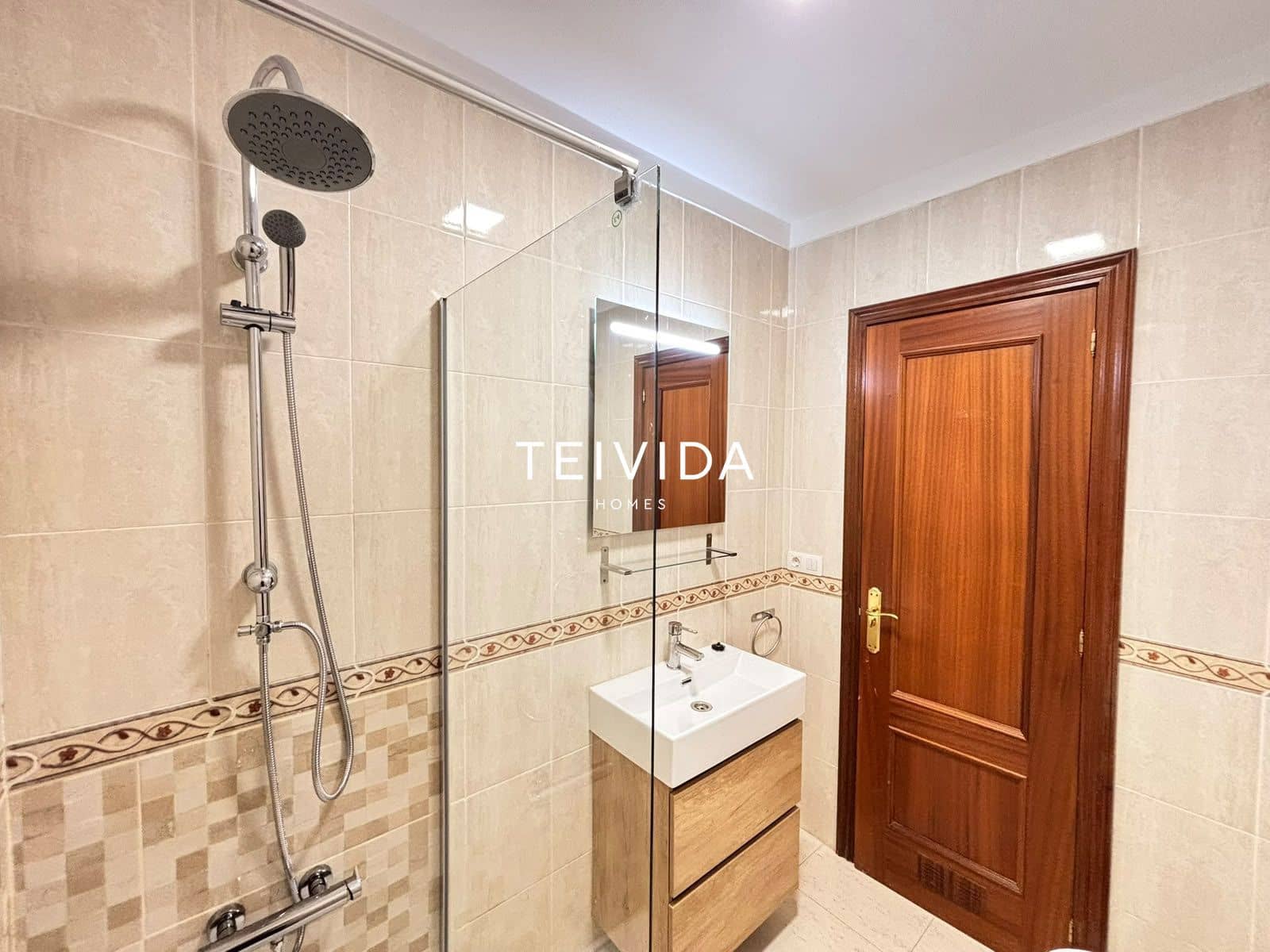 3 bedroom Townhouse for sale in El Medano with pool garage - € 495,000 (Ref: 10165419)