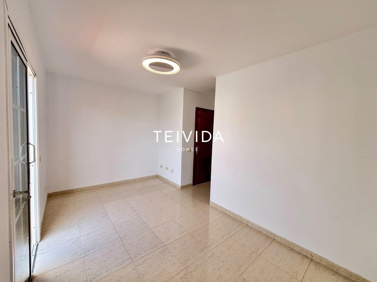 3 bedroom Townhouse for sale in El Medano with pool garage - € 495,000 (Ref: 10165419)