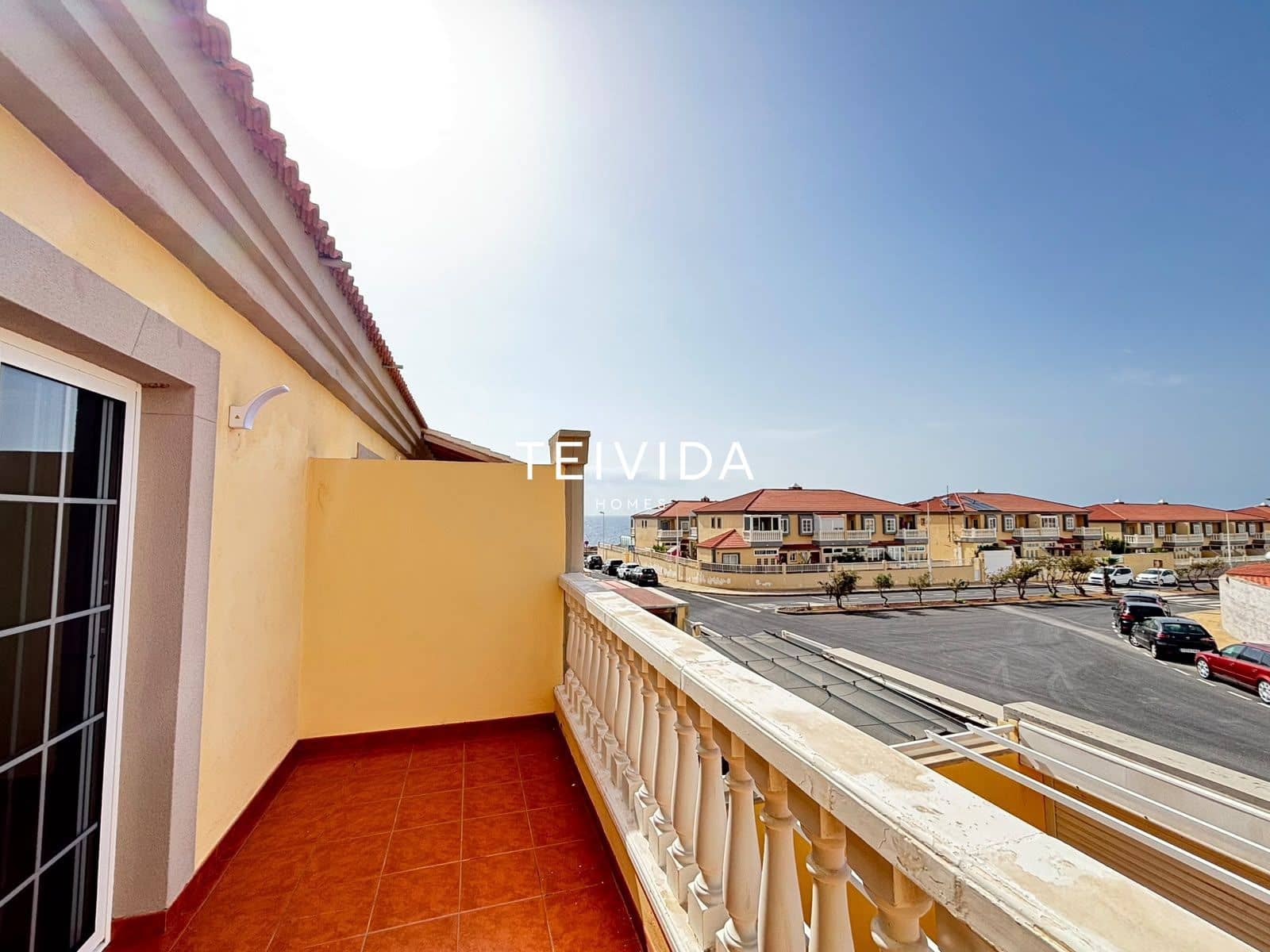3 bedroom Townhouse for sale in El Medano with pool garage - € 495,000 (Ref: 10165419)