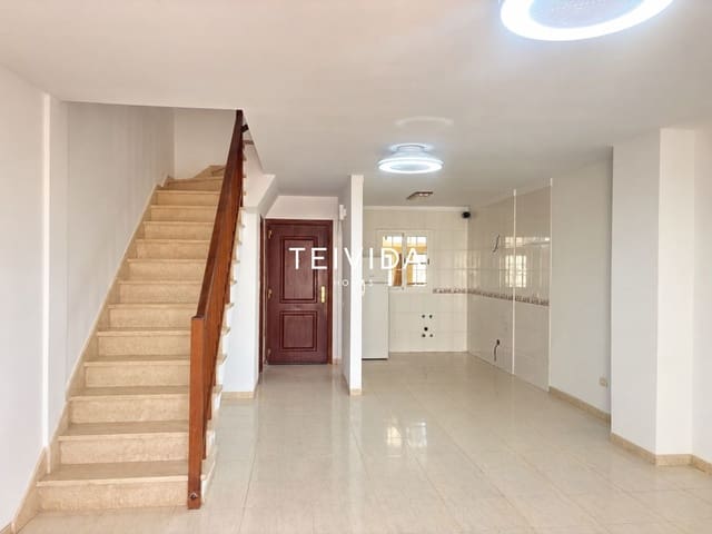 3 soveværelse Byhus til salg i El Medano, Granadilla de Abona med swimmingpool garage - € 495.000 (Ref: 10165419)