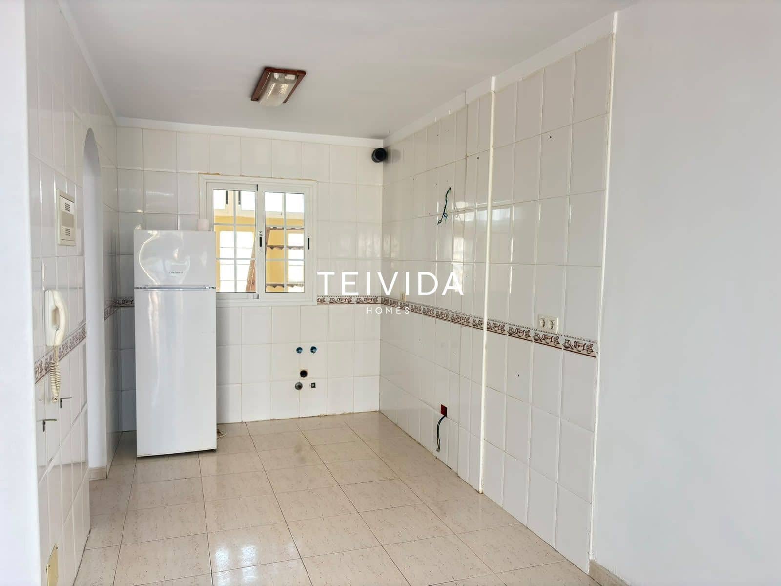 3 bedroom Townhouse for sale in El Medano with pool garage - € 495,000 (Ref: 10165419)