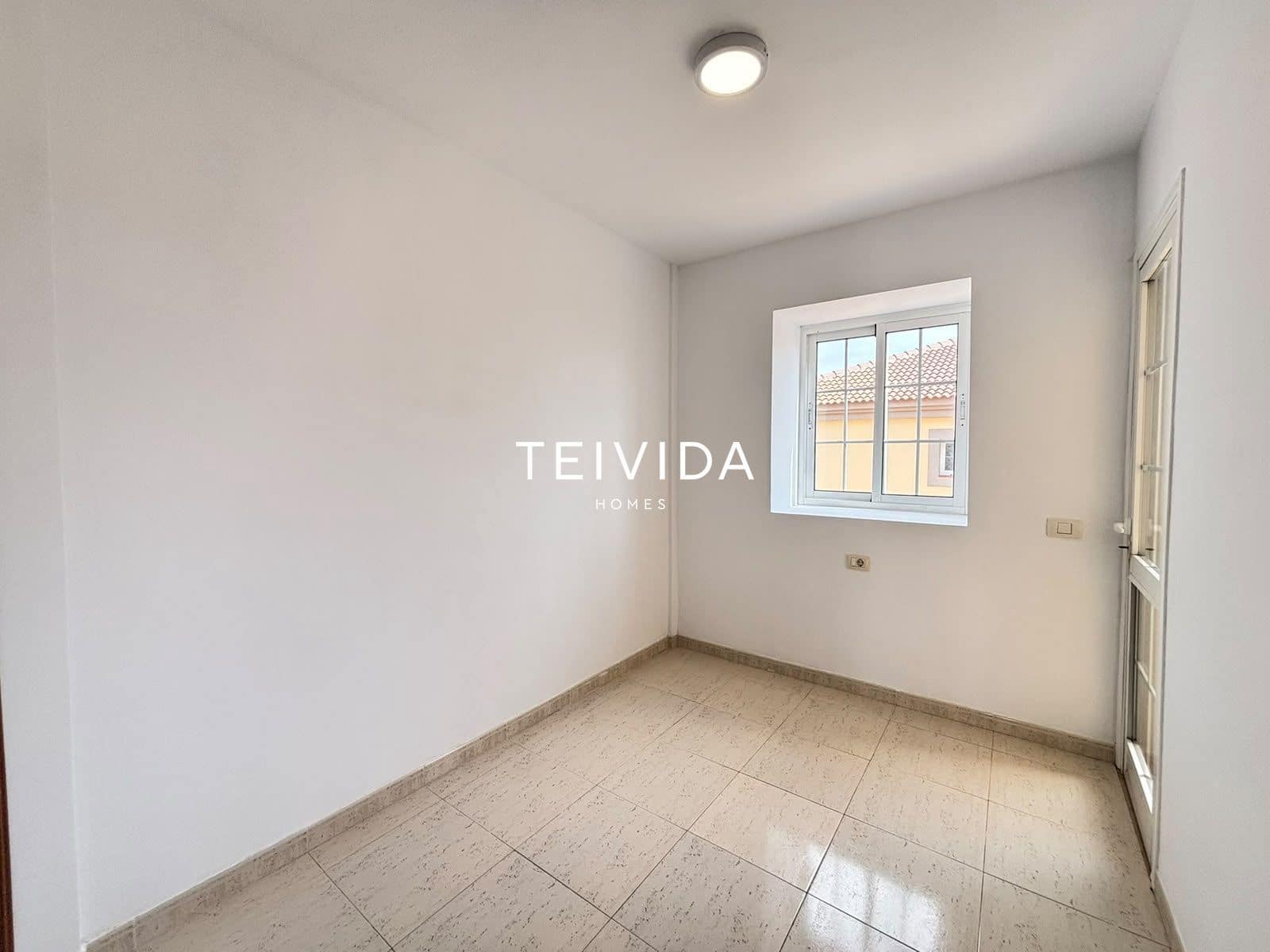 3 bedroom Townhouse for sale in El Medano with pool garage - € 495,000 (Ref: 10165419)