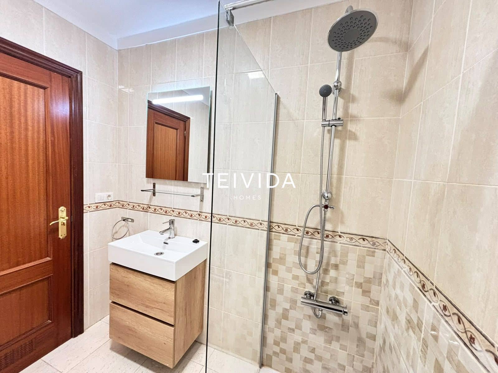 3 bedroom Townhouse for sale in El Medano with pool garage - € 495,000 (Ref: 10165419)