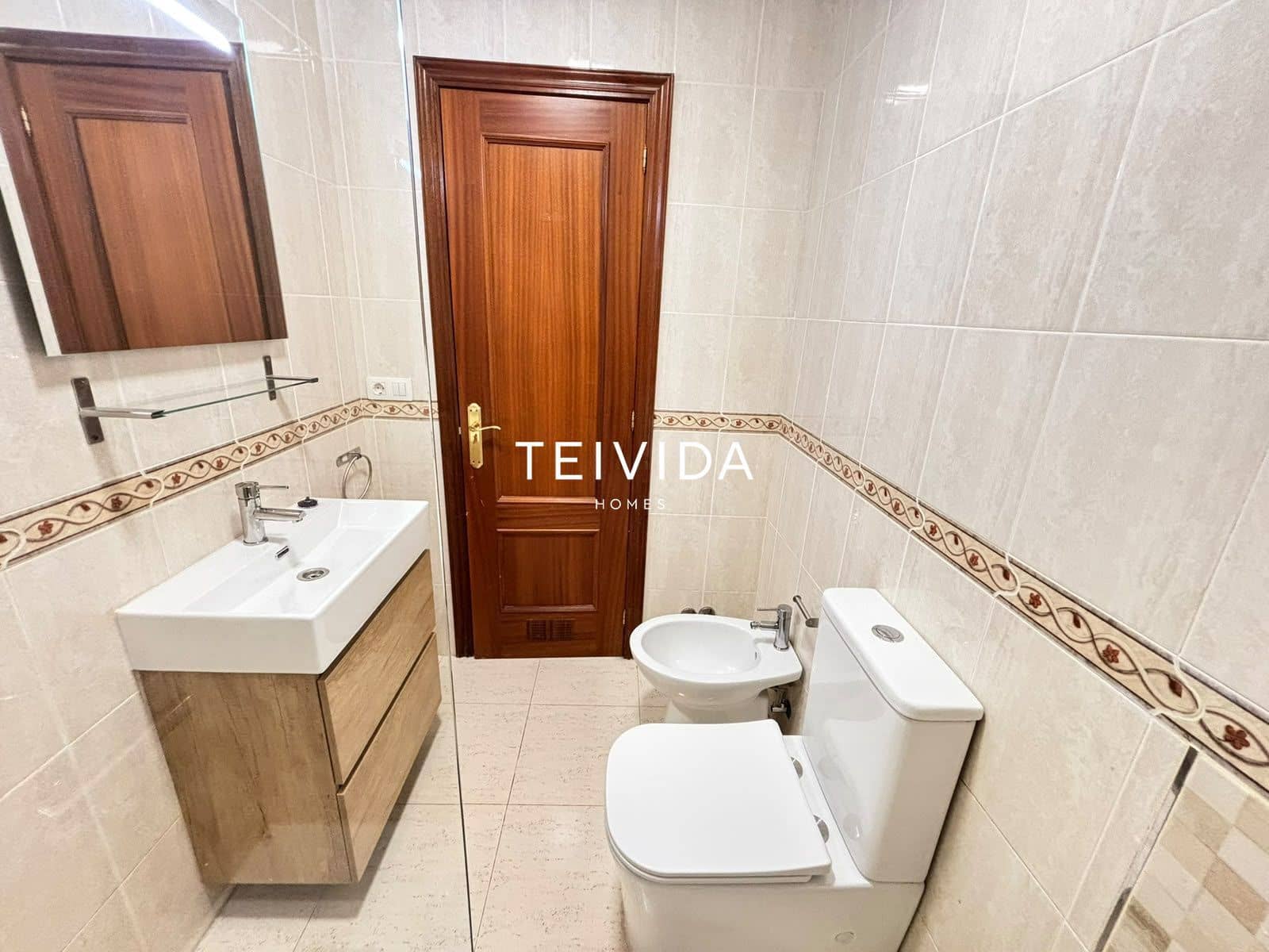 3 bedroom Townhouse for sale in El Medano with pool garage - € 495,000 (Ref: 10165419)