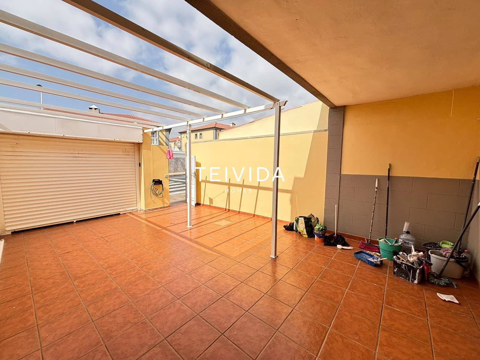 3 bedroom Townhouse for sale in El Medano with pool garage - € 495,000 (Ref: 10165419)