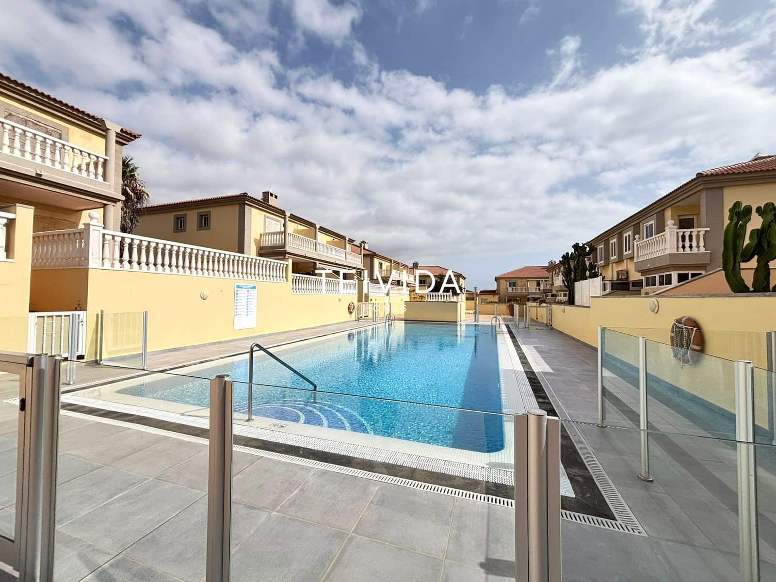 3 bedroom Townhouse for sale in El Medano with pool garage - € 495,000 (Ref: 10165419)