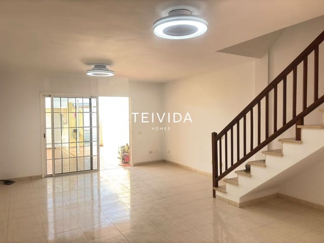 3 soveværelse Byhus til salg i El Medano, Granadilla de Abona med swimmingpool garage - € 495.000 (Ref: 10165419)