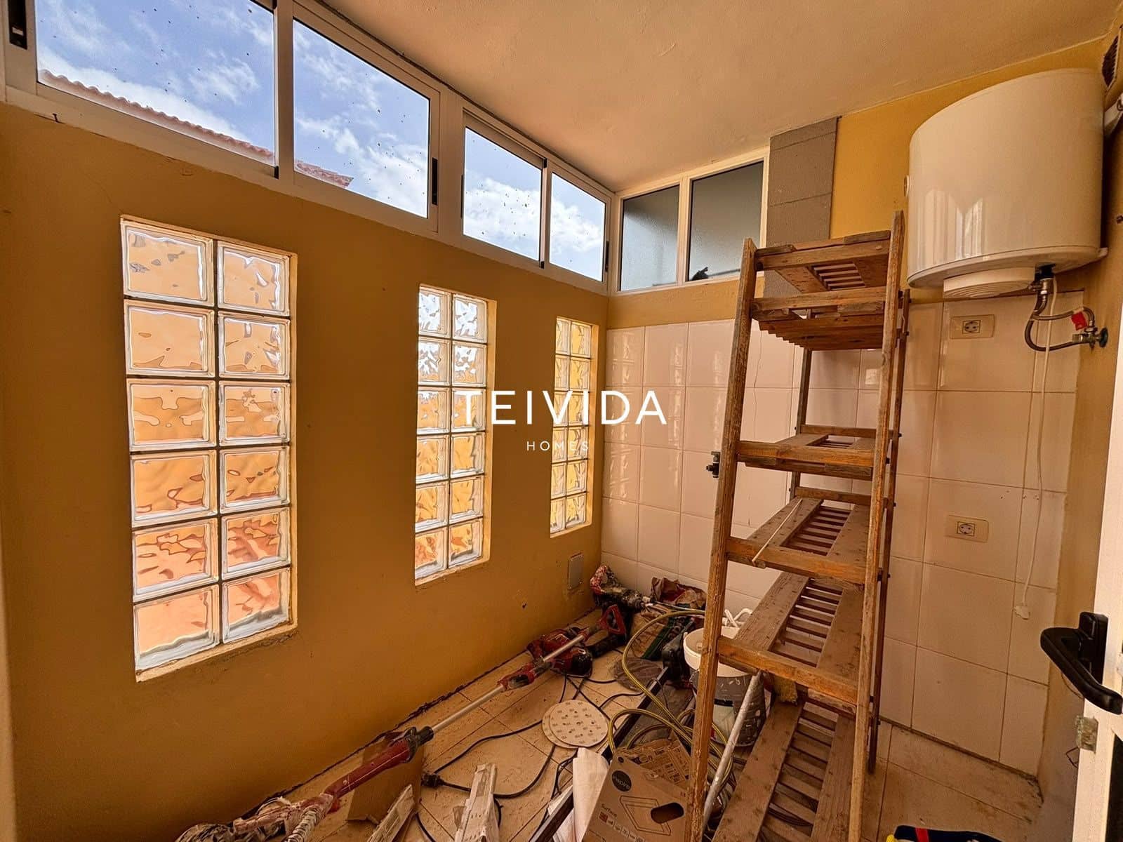 3 bedroom Townhouse for sale in El Medano with pool garage - € 495,000 (Ref: 10165419)