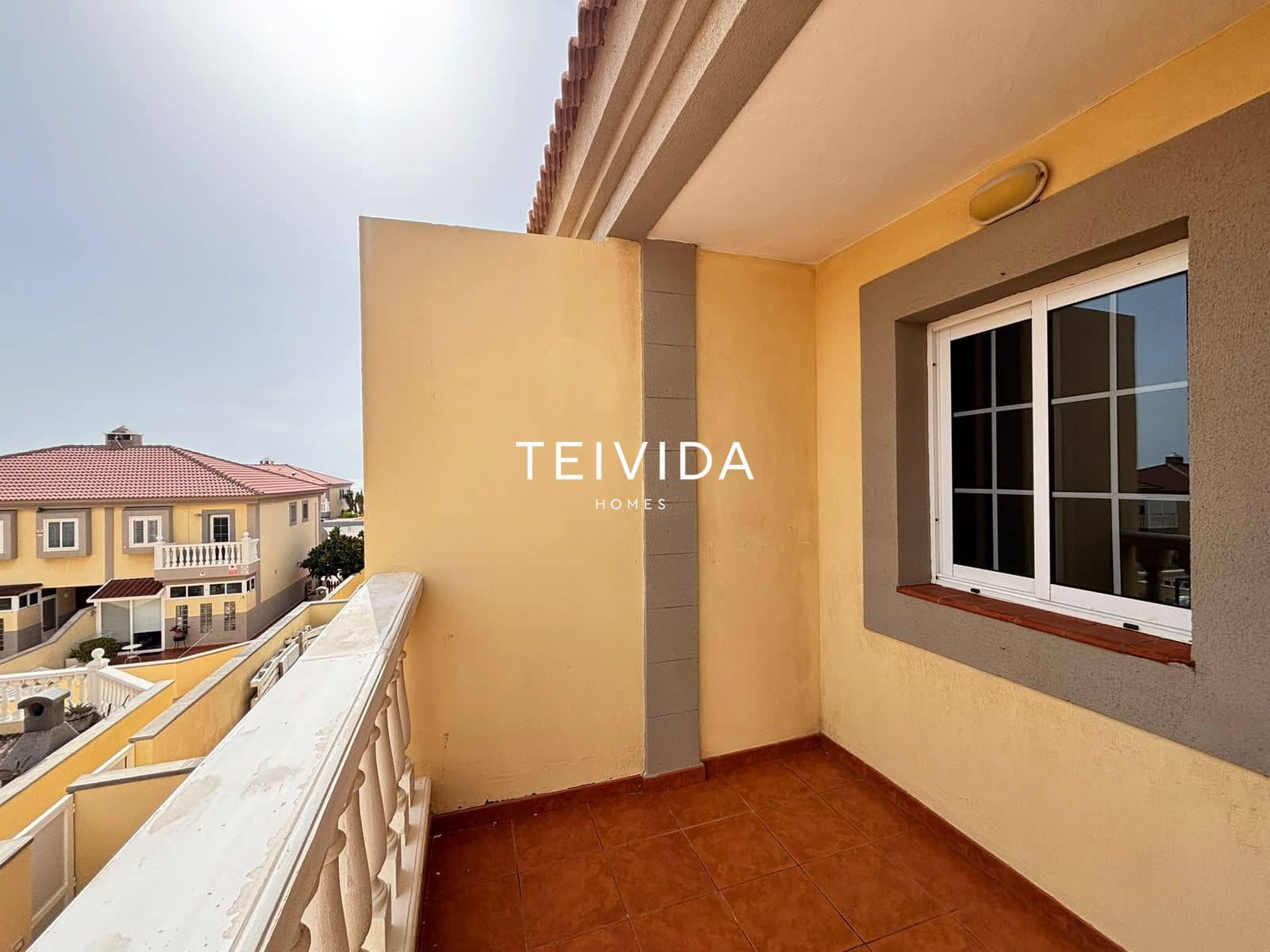 3 bedroom Townhouse for sale in El Medano with pool garage - € 495,000 (Ref: 10165419)