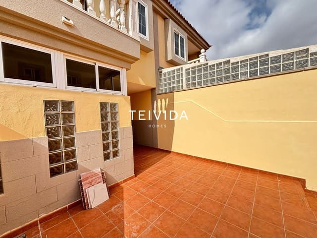 3 soveværelse Byhus til salg i El Medano, Granadilla de Abona med swimmingpool garage - € 495.000 (Ref: 10165419)