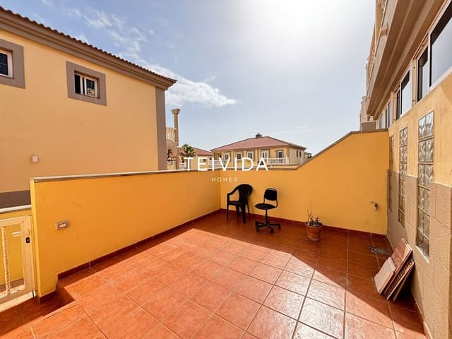 3 soveværelse Byhus til salg i El Medano, Granadilla de Abona med swimmingpool garage - € 495.000 (Ref: 10165419)