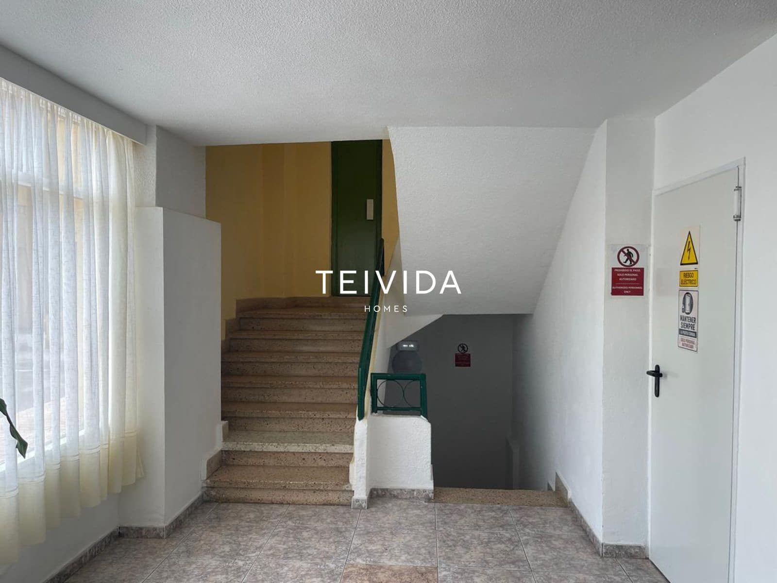 Piso de 1 habitación en Los Cristianos en venta con piscina garaje - 385.000 € (Ref: 10170391)