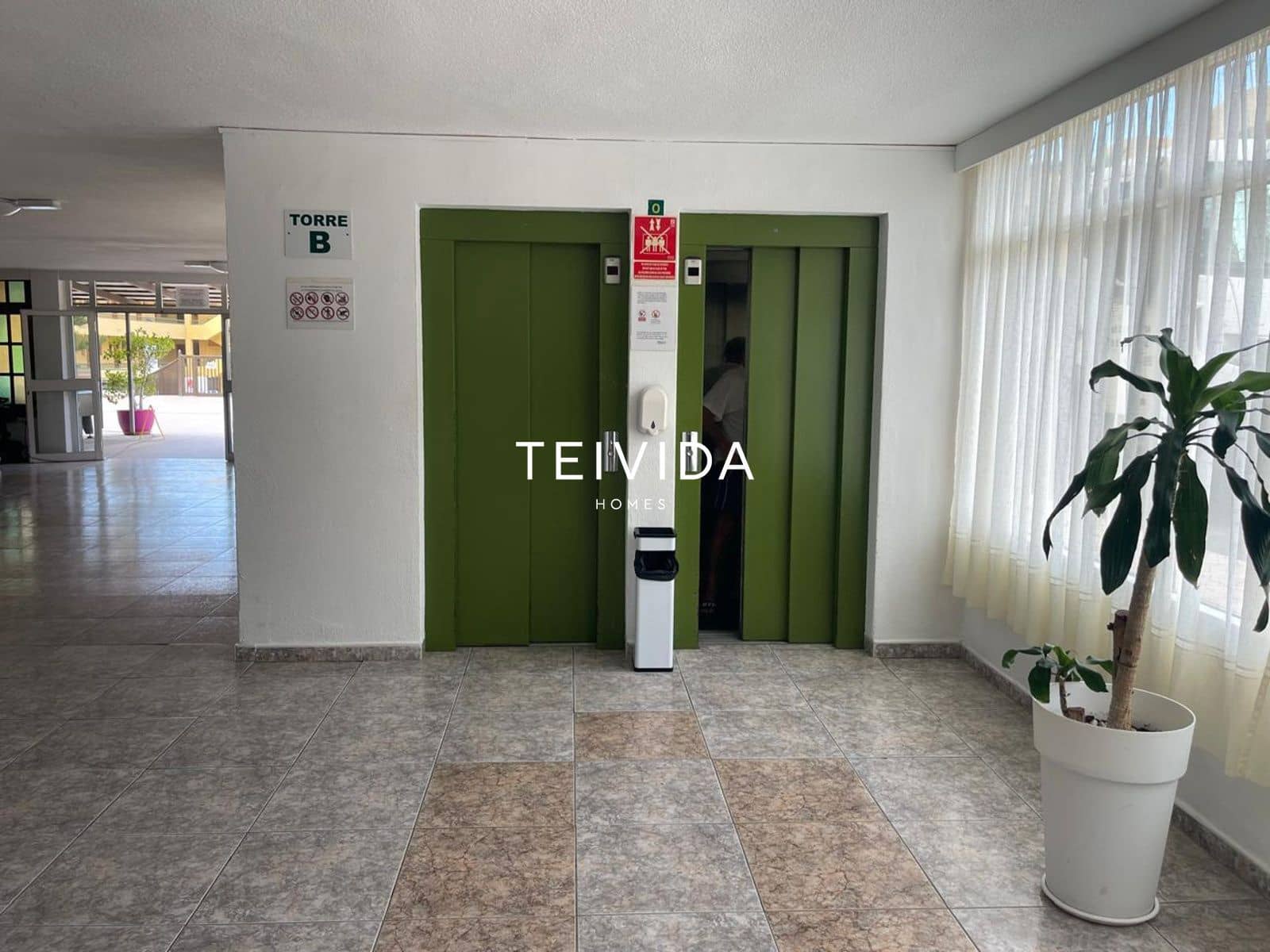 Piso de 1 habitación en Los Cristianos en venta con piscina garaje - 385.000 € (Ref: 10170391)