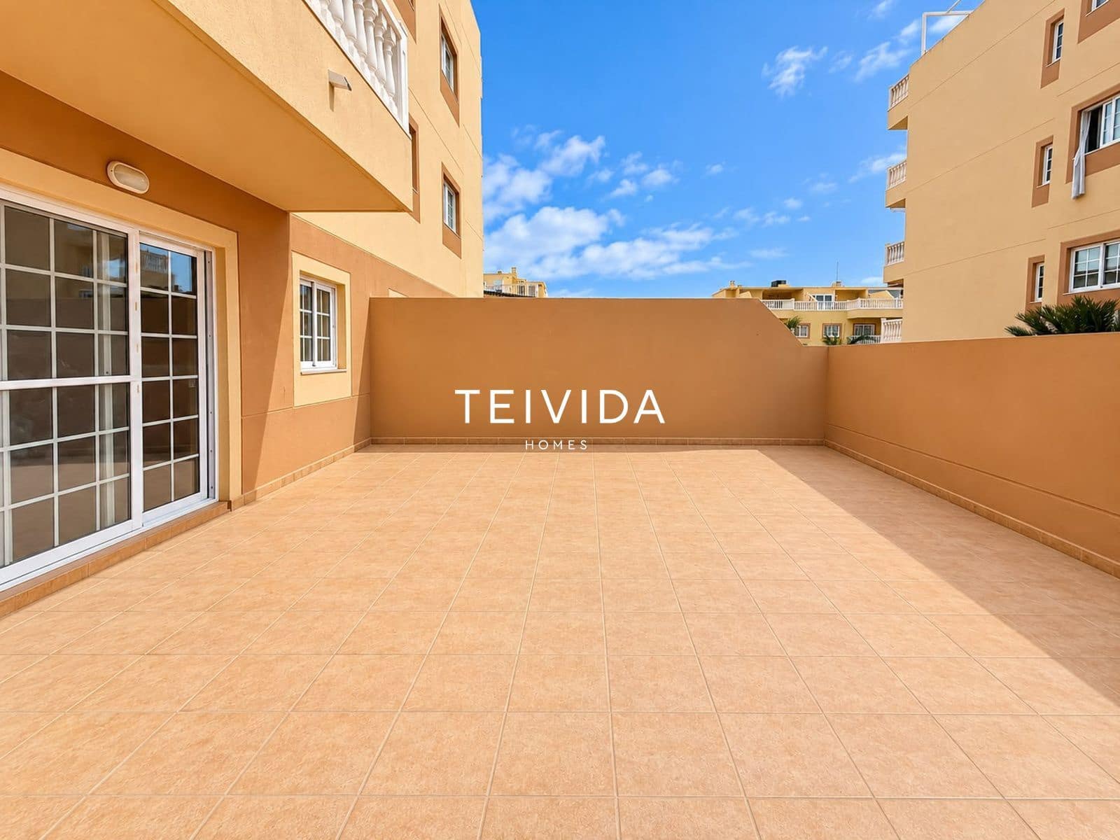 2 bedroom Flat for rent in Palm-Mar with pool garage - € 1,550 (Ref: 10172257)