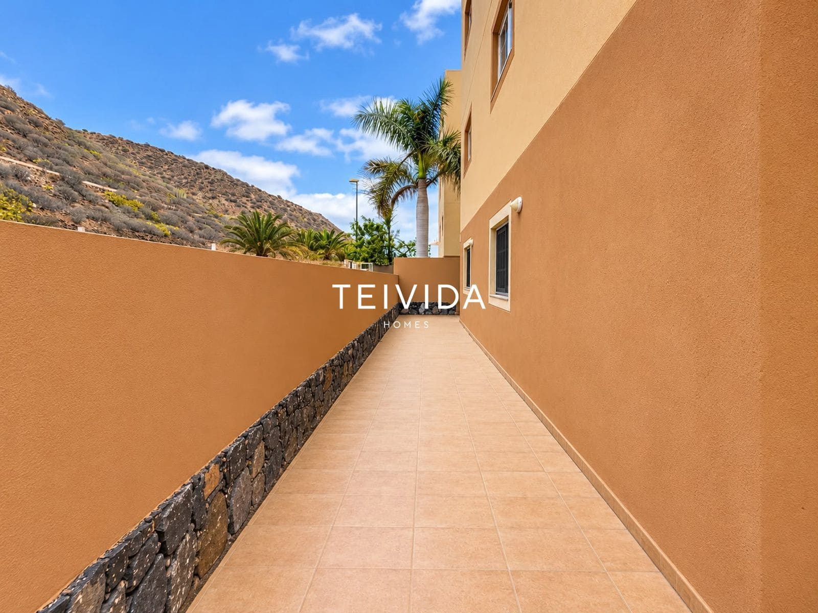 2 bedroom Flat for rent in Palm-Mar with pool garage - € 1,550 (Ref: 10172257)