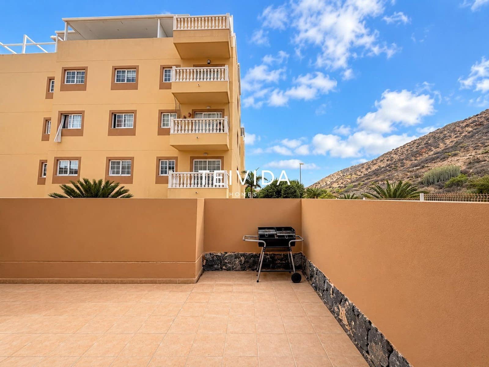 2 bedroom Flat for rent in Palm-Mar with pool garage - € 1,550 (Ref: 10172257)