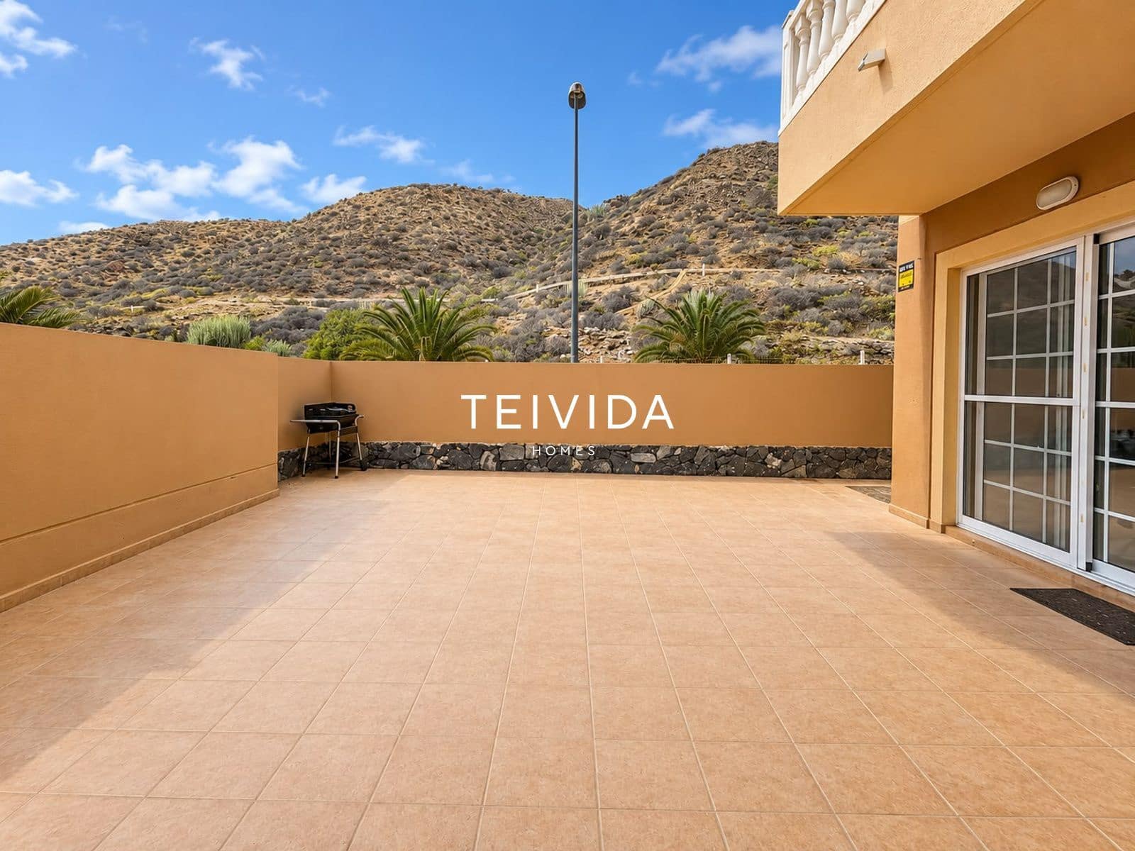 2 bedroom Flat for rent in Palm-Mar with pool garage - € 1,550 (Ref: 10172257)