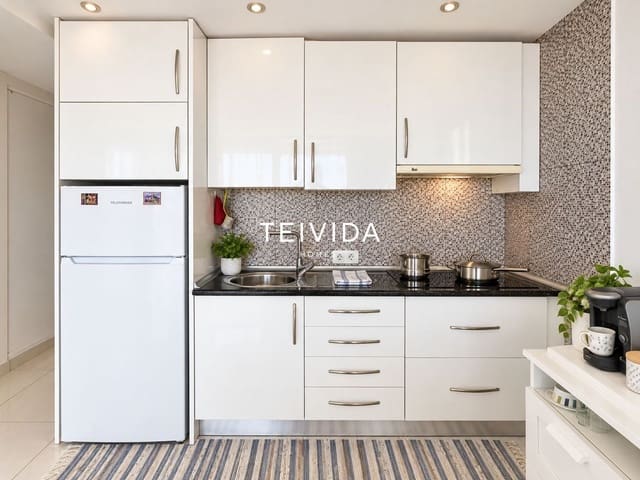 1 soverom Penthouse til leie i Playa de las Americas, Arona med svømmebasseng - € 1 500 (Ref: 10182204)