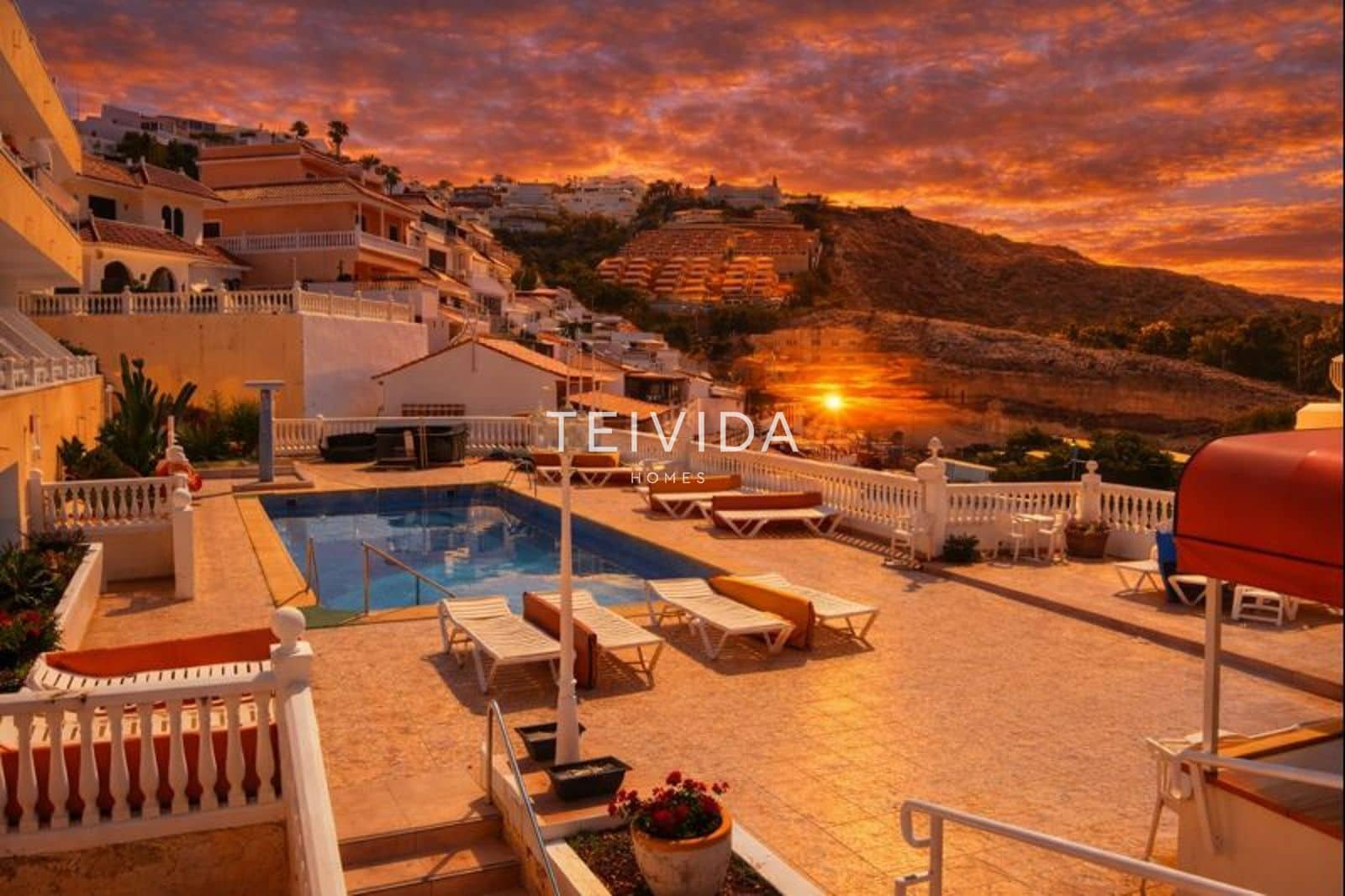 Leilighet til salgs i Costa Adeje med svømmebasseng - € 239 000 (Ref: 9528771)