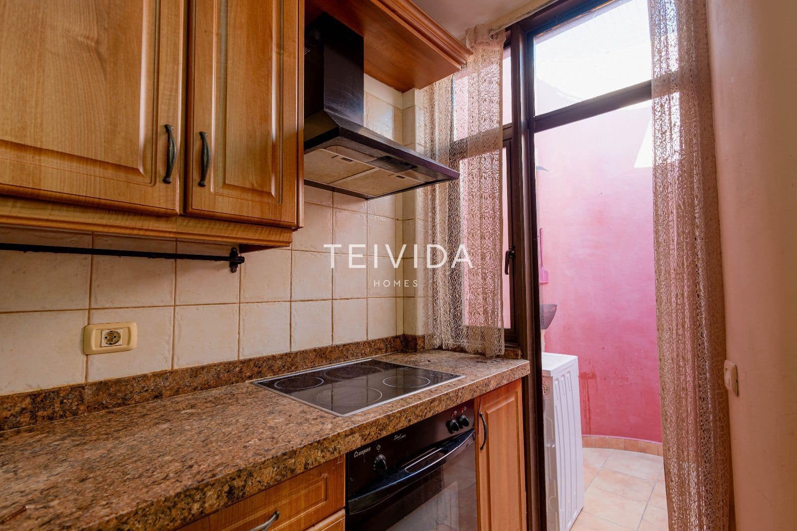 2 soverom Hus til salgs i Costa Adeje med svømmebasseng garasje - € 669 000 (Ref: 9539740)