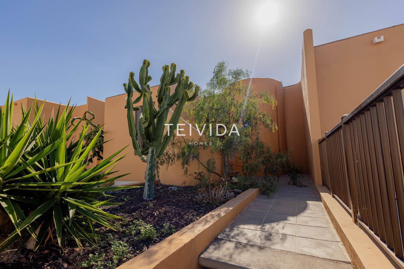 2 soverom Hus til salgs i Costa Adeje med svømmebasseng garasje - € 669 000 (Ref: 9539740)