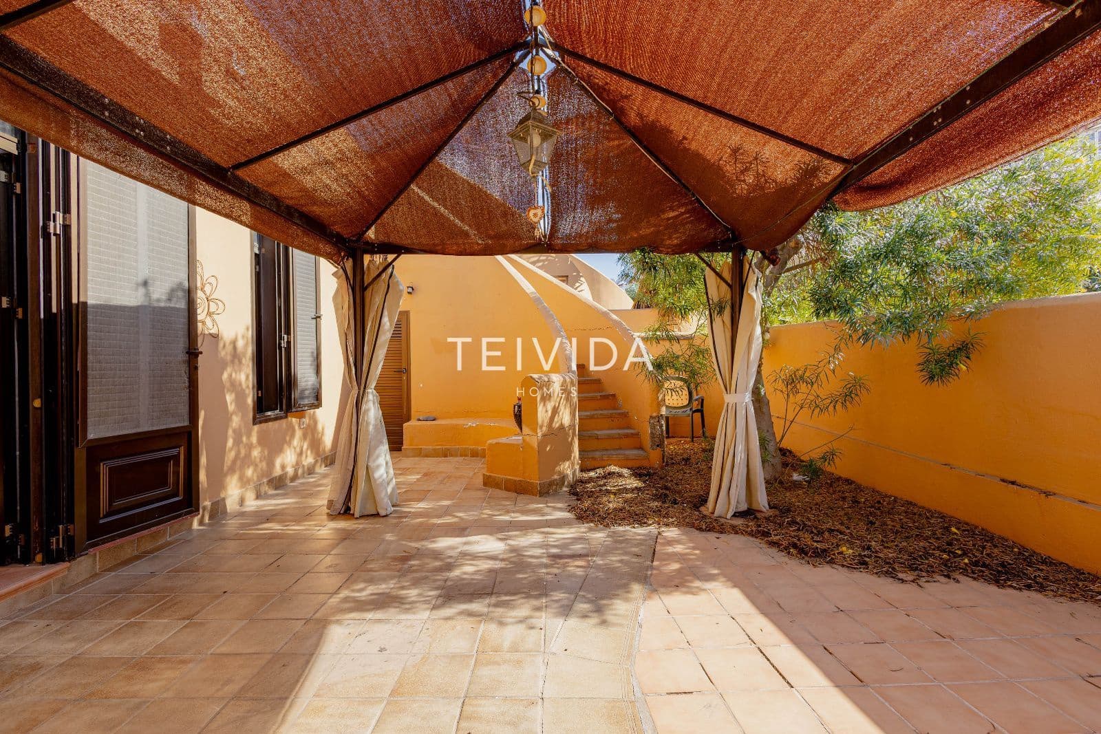 2 soverom Hus til salgs i Costa Adeje med svømmebasseng garasje - € 669 000 (Ref: 9539740)