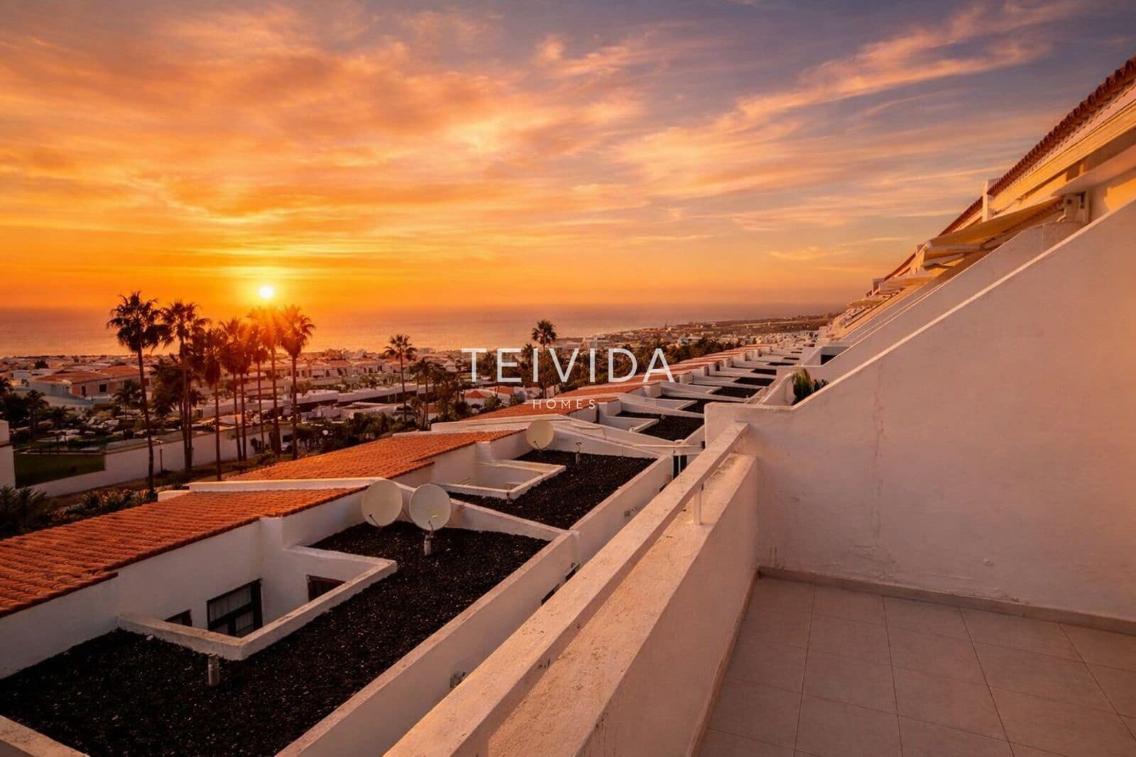 Penthouse for rent in Costa Adeje with pool - € 950 (Ref: 9542624)