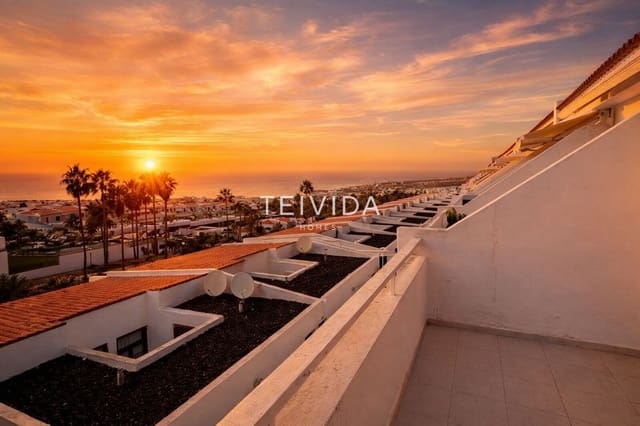 Penthouse til leje i Costa Adeje, Adeje med swimmingpool - € 950 (Ref: 9542624)