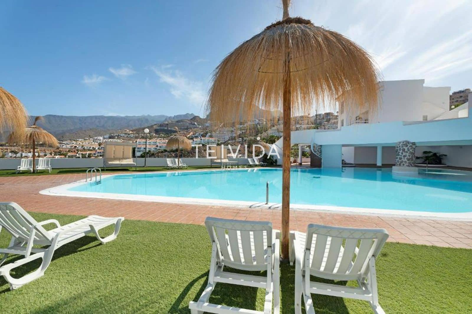 Penthouse for rent in Costa Adeje with pool - € 950 (Ref: 9542624)