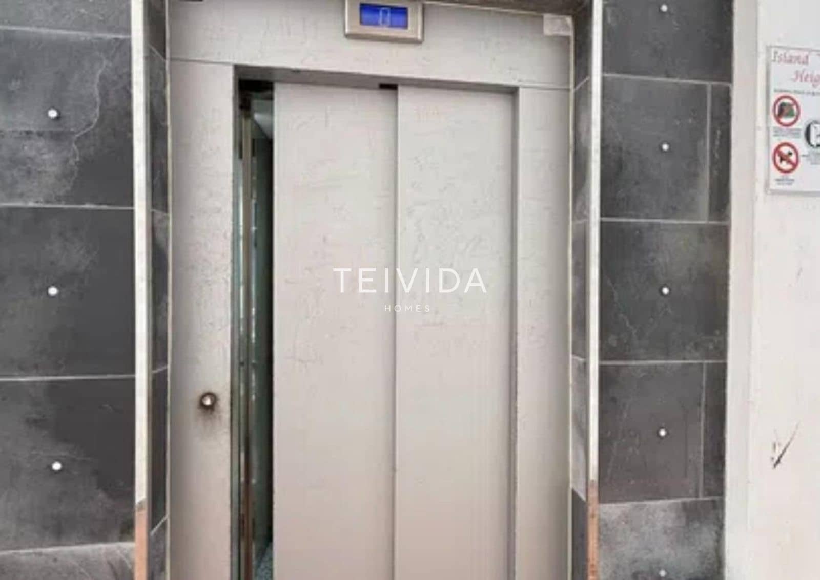 Penthouse for rent in Costa Adeje with pool - € 950 (Ref: 9542624)