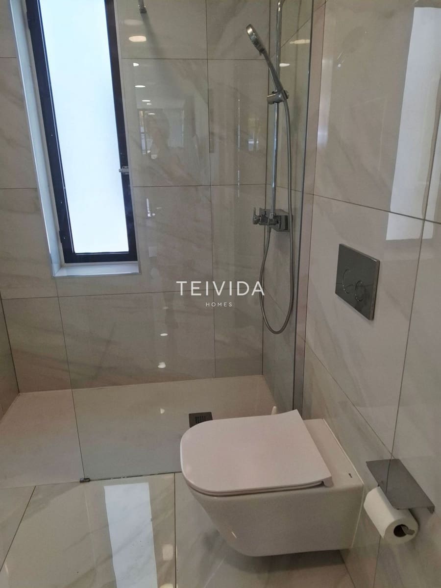 2 makuuhuone Asunto myytävänä paikassa Playa de las Americas mukana uima-altaan - 570 000 € (Ref: 9569414)