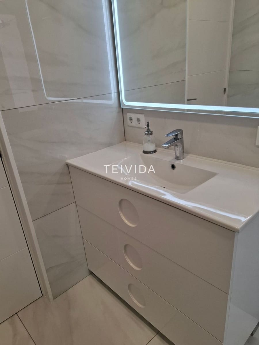 2 makuuhuone Asunto myytävänä paikassa Playa de las Americas mukana uima-altaan - 570 000 € (Ref: 9569414)