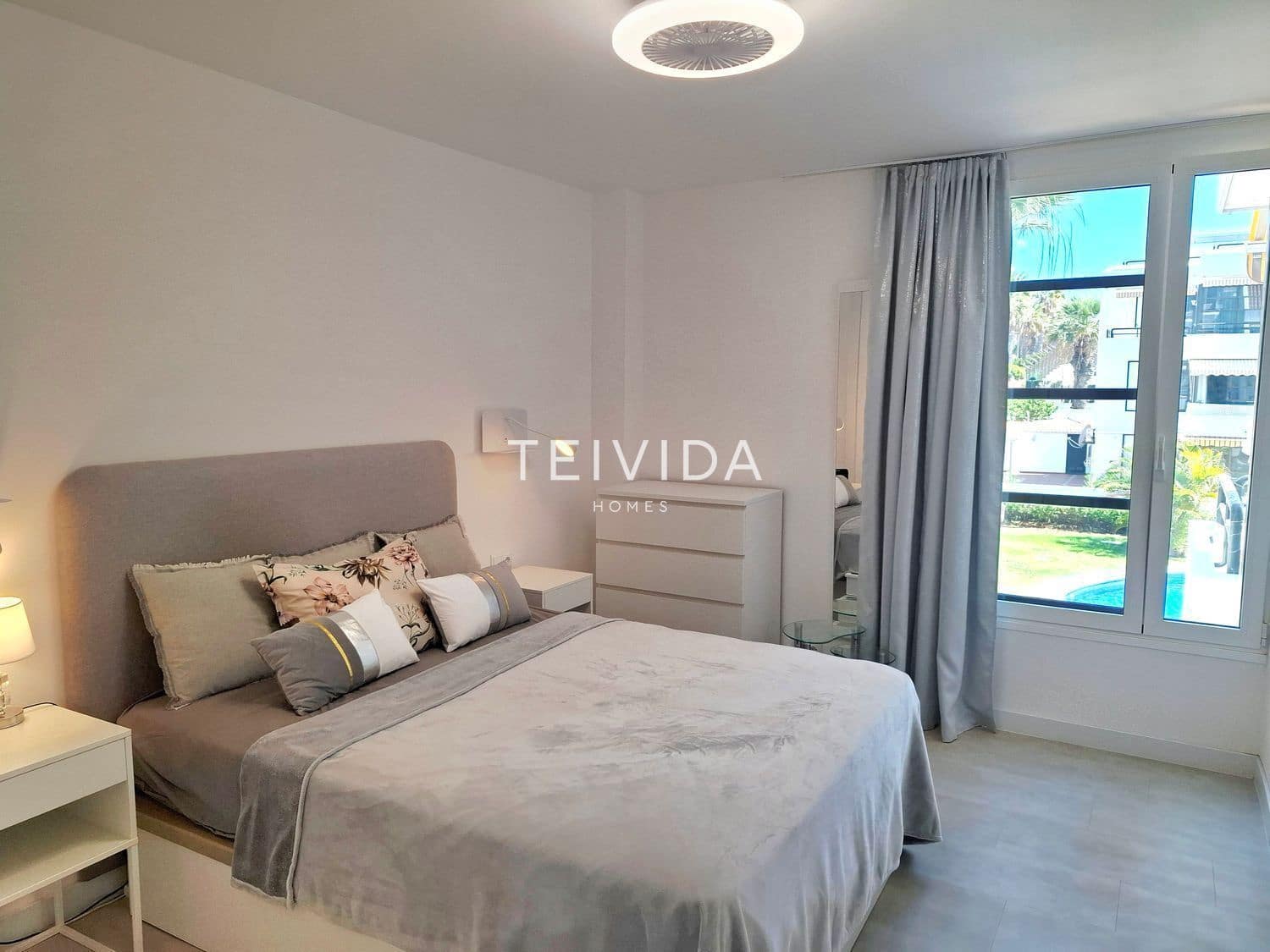 2 makuuhuone Asunto myytävänä paikassa Playa de las Americas mukana uima-altaan - 570 000 € (Ref: 9569414)