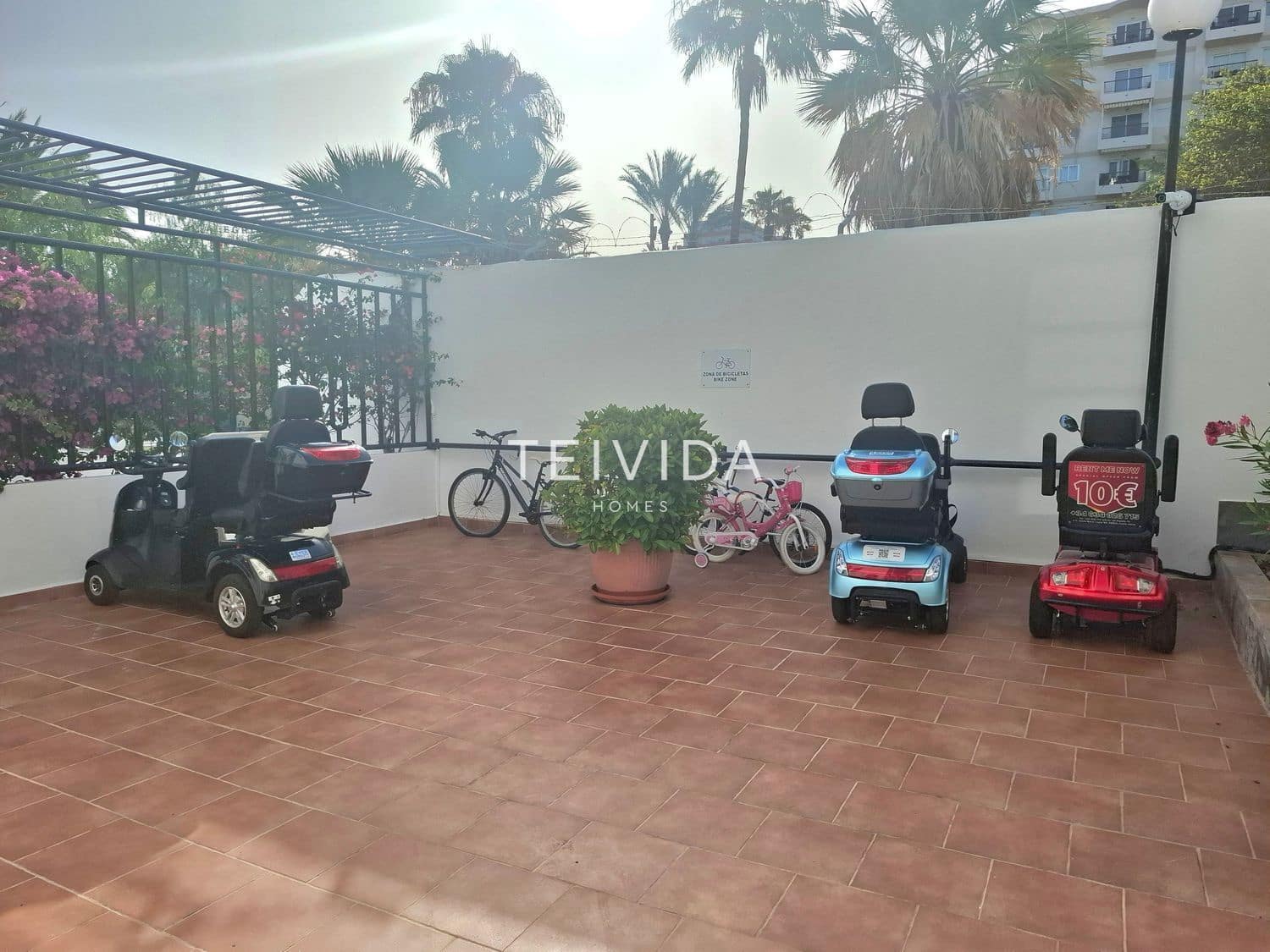 2 makuuhuone Asunto myytävänä paikassa Playa de las Americas mukana uima-altaan - 570 000 € (Ref: 9569414)