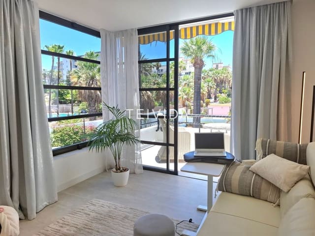 2 makuuhuone Asunto myytävänä paikassa Playa de las Americas, Arona mukana uima-altaan - 570 000 € (Ref: 9569414)