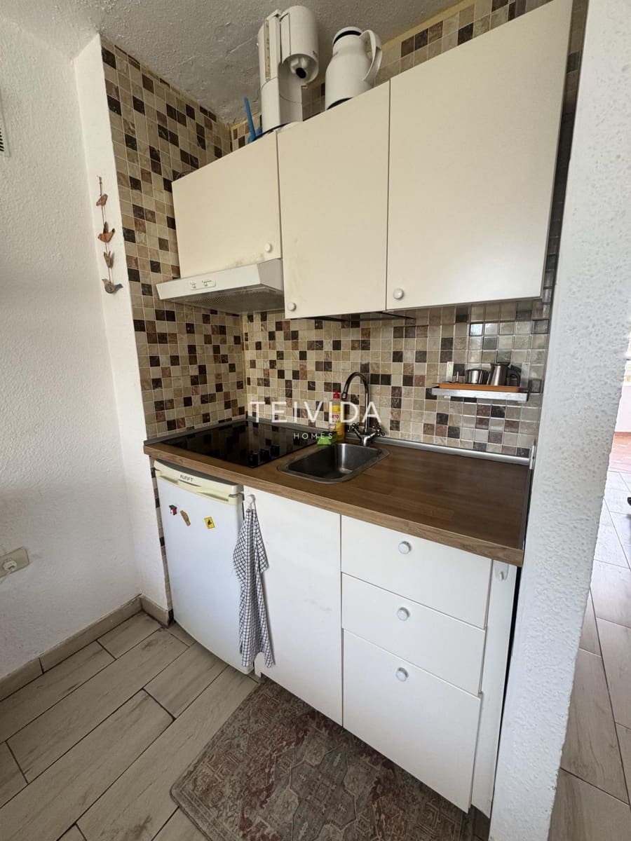 Flat for rent in Adeje with pool - € 1,050 (Ref: 9572218)
