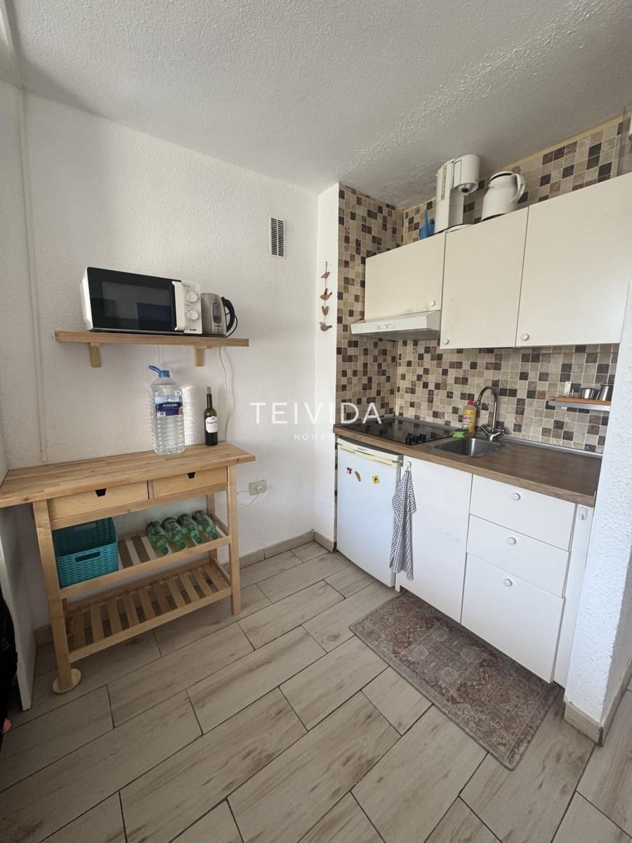 Flat for rent in Adeje with pool - € 1,050 (Ref: 9572218)