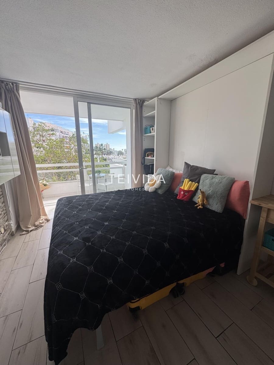 Flat for rent in Adeje with pool - € 1,050 (Ref: 9572218)