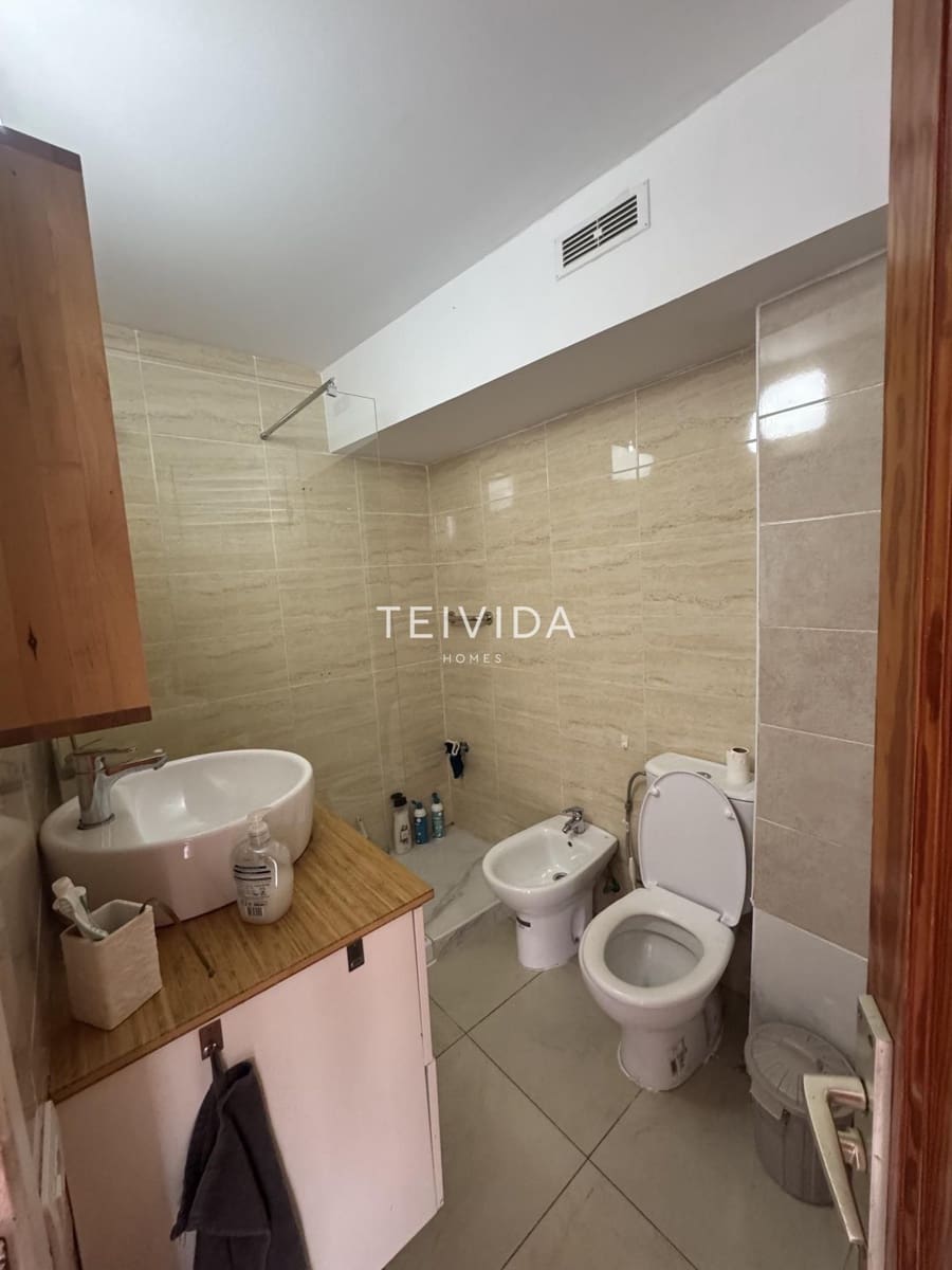 Flat for rent in Adeje with pool - € 1,050 (Ref: 9572218)